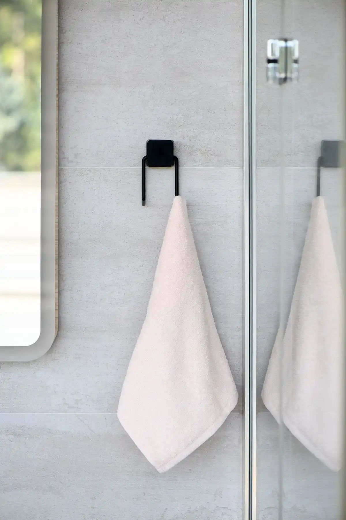 Hagen Havlu Askı: Modern ve Dayanıklı Duvara Yapışan Banyo Askısı