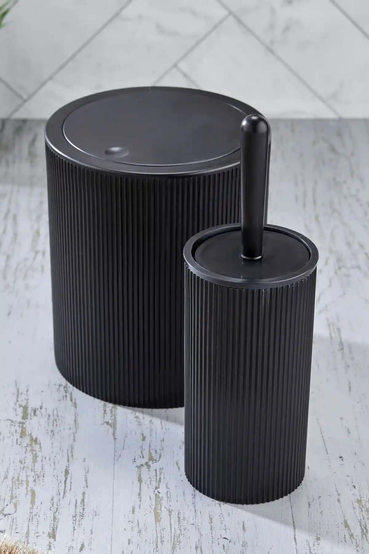 Homie Line ve ORSA HOME Siyah Banyo Setleri Karşılaştırması