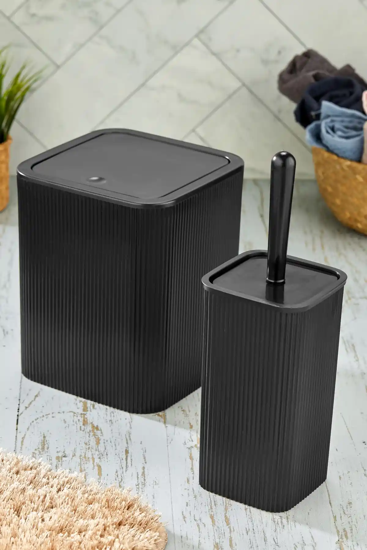 Homie Line ve ORSA HOME Siyah Banyo Takımları Karşılaştırması