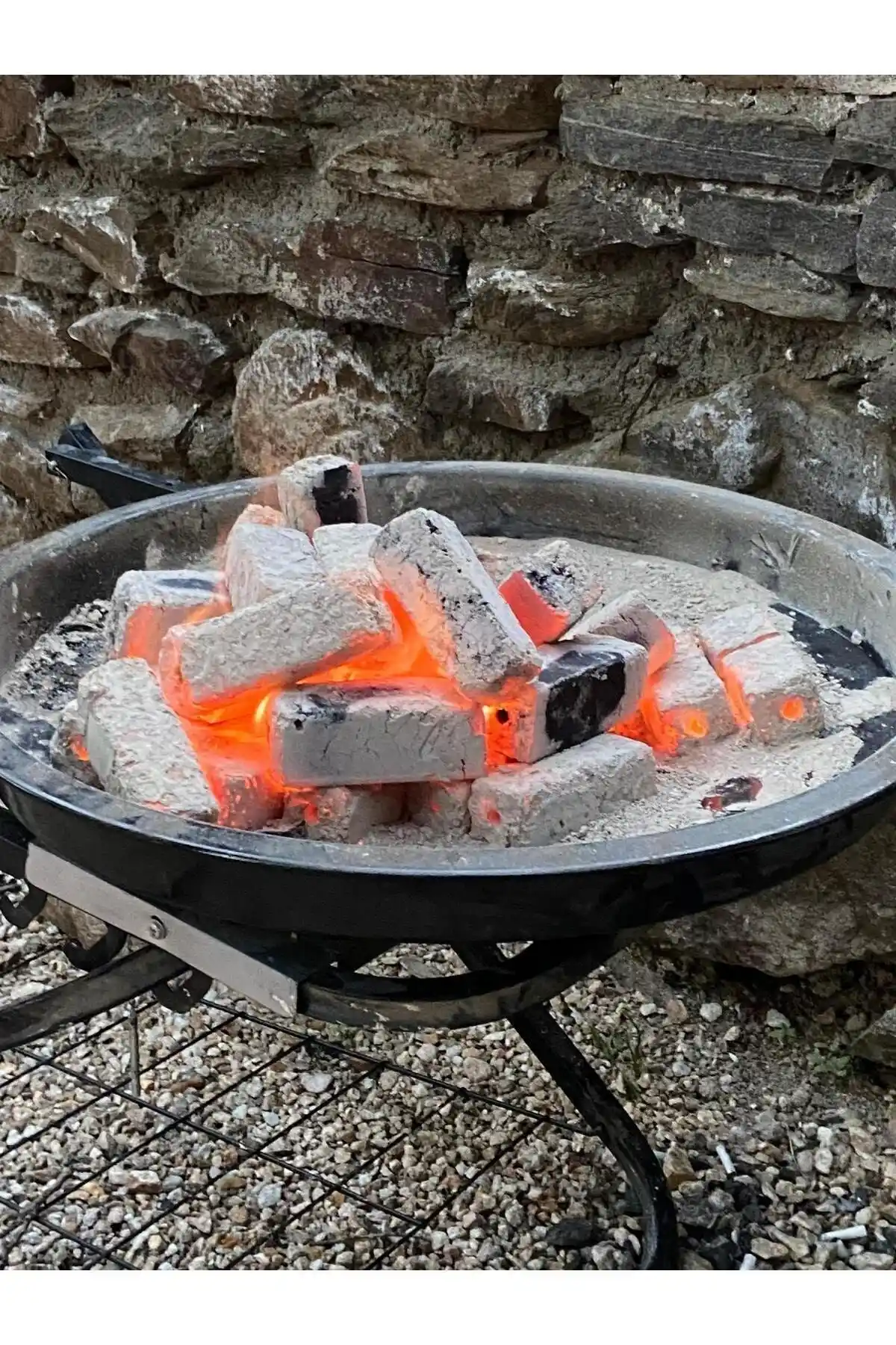 KOR EFE Briket Mangal Kömürü 8 KG Yüksek Performanslı ve Doğal Pişirme Malzemesi