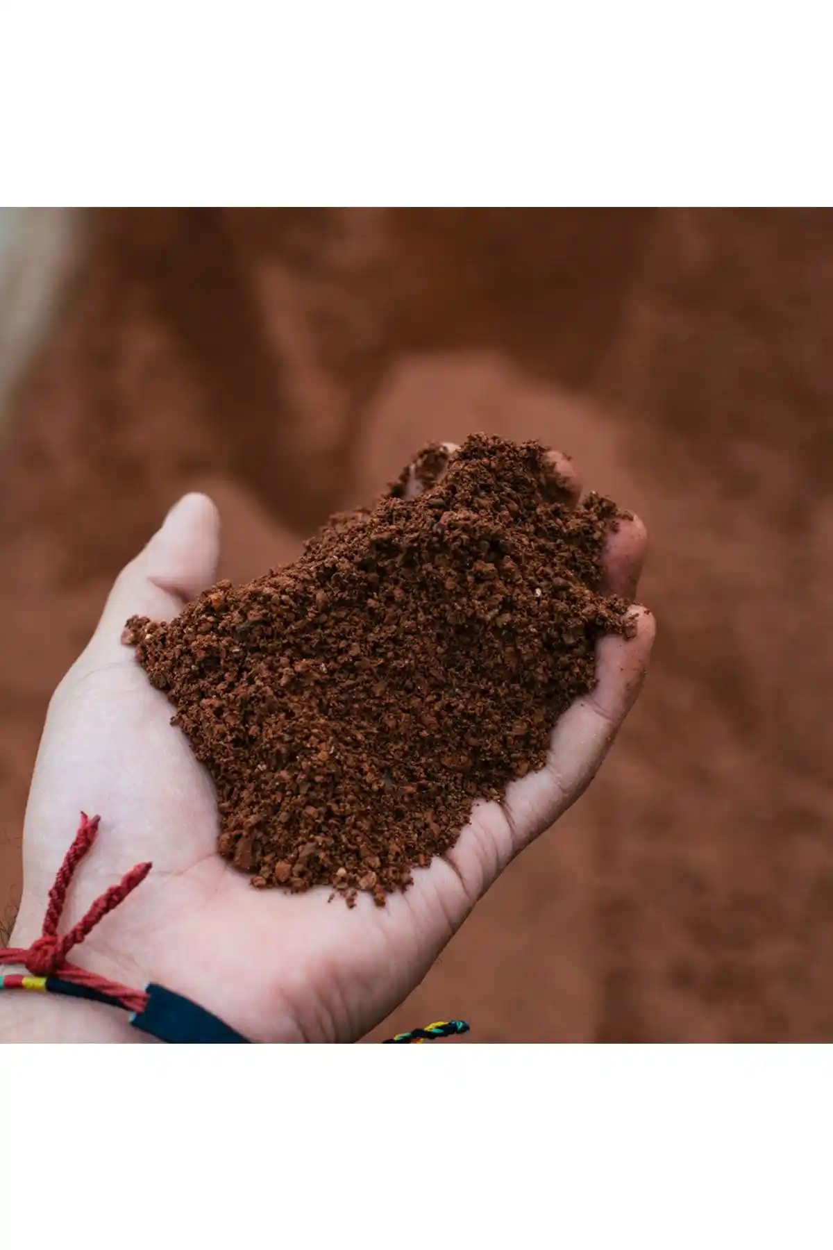 MF Botanik Kırmızı Pomza Kumu: Doğal ve Çok Yönlü Toprak Düzenleyici Çözüm