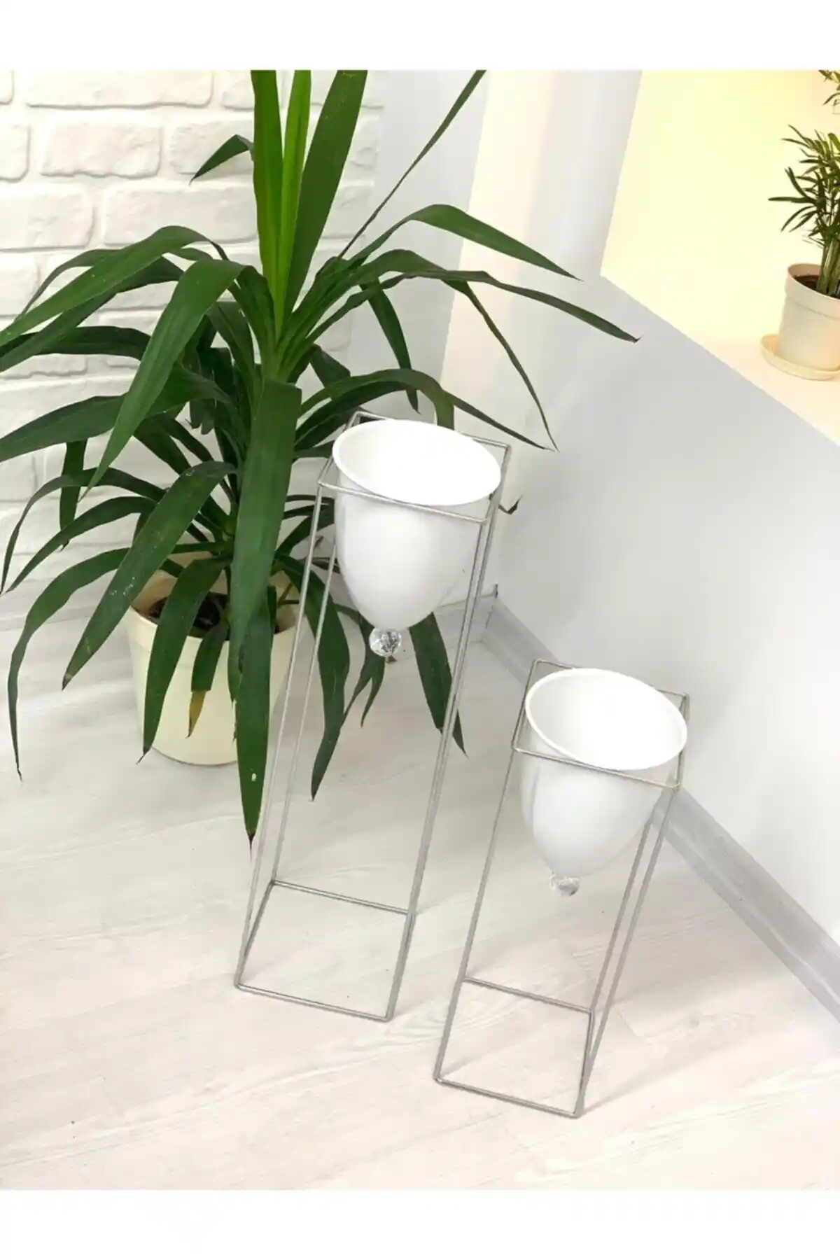 Modern Gümüş Renkli Metal Ayaklı Saksı Çiçeklik 2'li Set İç Mekan ve Dış Mekan Kullanımı