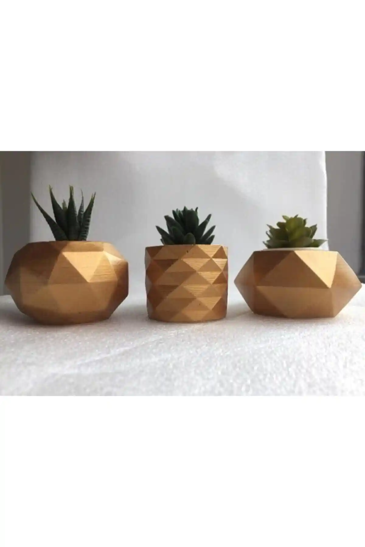 Modern ve Şık Altın Renkli Geometrik Beton Saksı Seti 3'lü Dekoratif Ürün