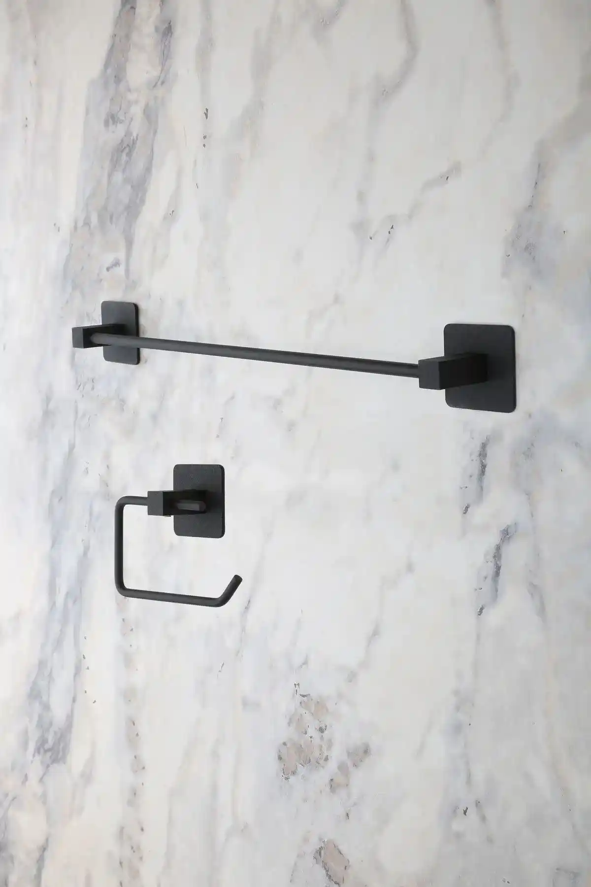 MultiStore Siyah Banyo Aksesuarları Karşılaştırması: Modern ve Dayanıklı Seçenekler