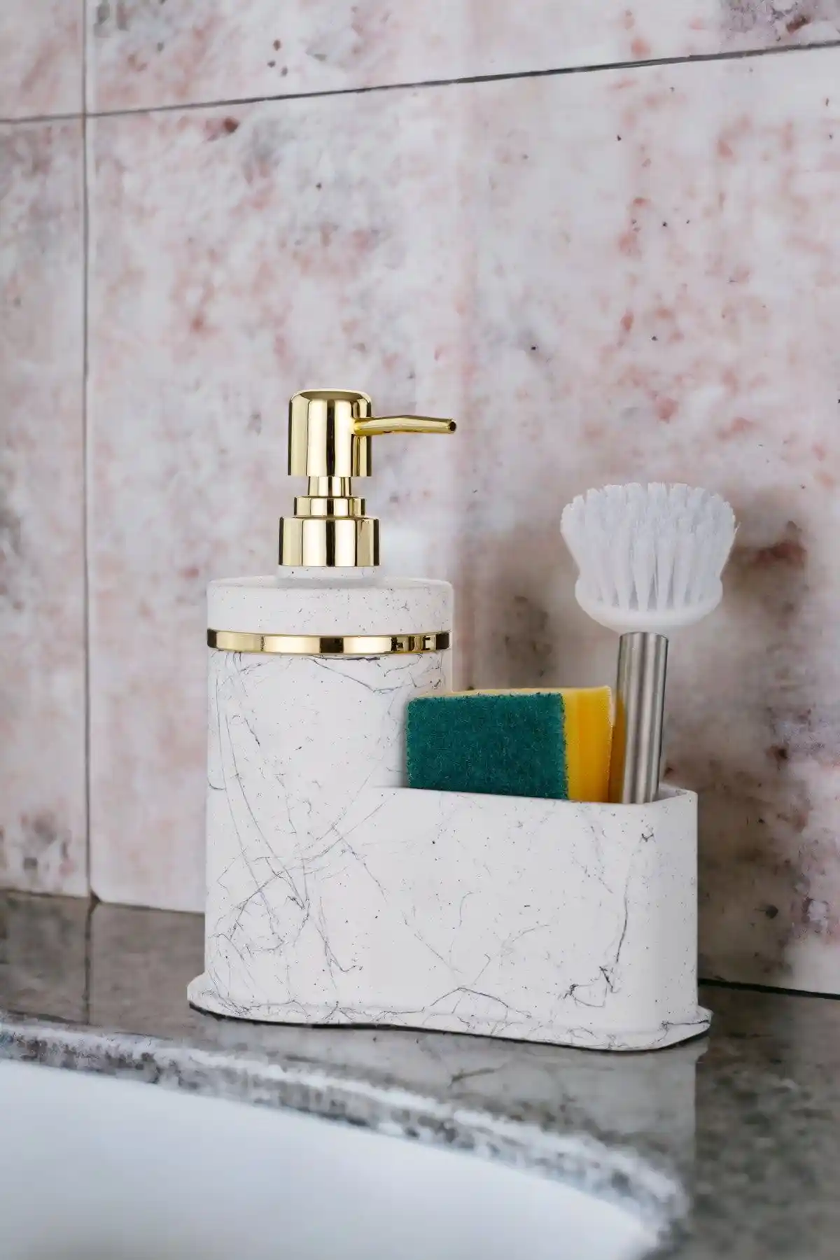 Okacih Desenli ve Hazneli Sıvı Sabunluk Karşılaştırması