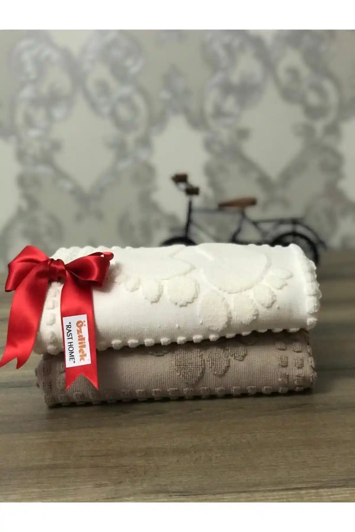 Özdilek Banyo Ayak Havlusu 2li Setleri Krem ve Siyah Modellerin Detaylı Karşılaştırması