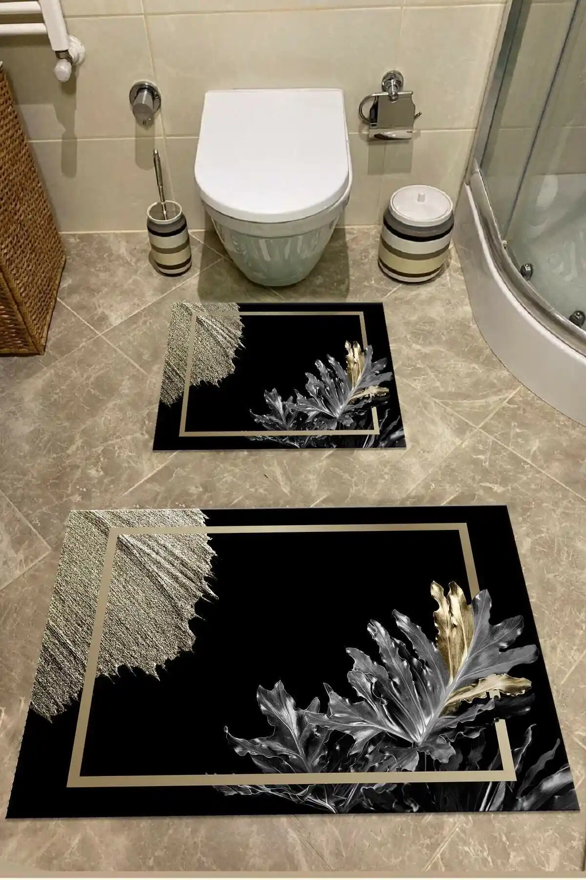 SÜNGERSAN Banyo Paspası Modelleri: Altın Rengi ve Yaprak Desenli Karşılaştırması