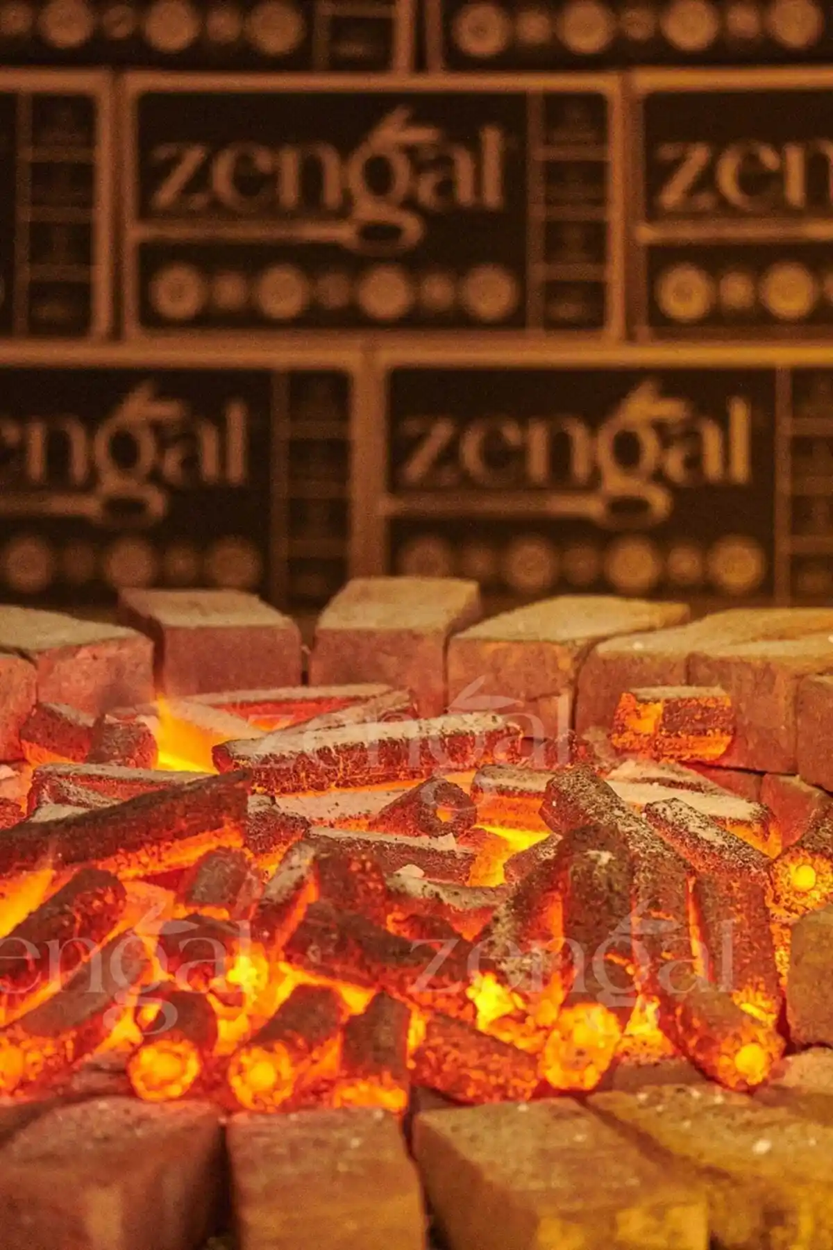 ZENGAL Delikli Briket Mangal Kömürü: Doğal ve Çevre Dostu Pişirme Deneyimi