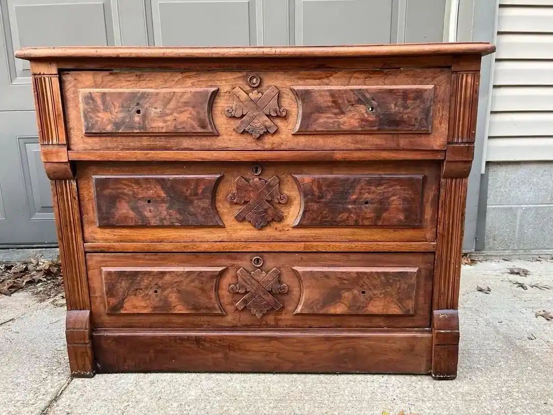 1870 Model Şifonyerin Restorasyonu: Tarihsel Değer ve Teknik Süreçlerin İncelenmesi