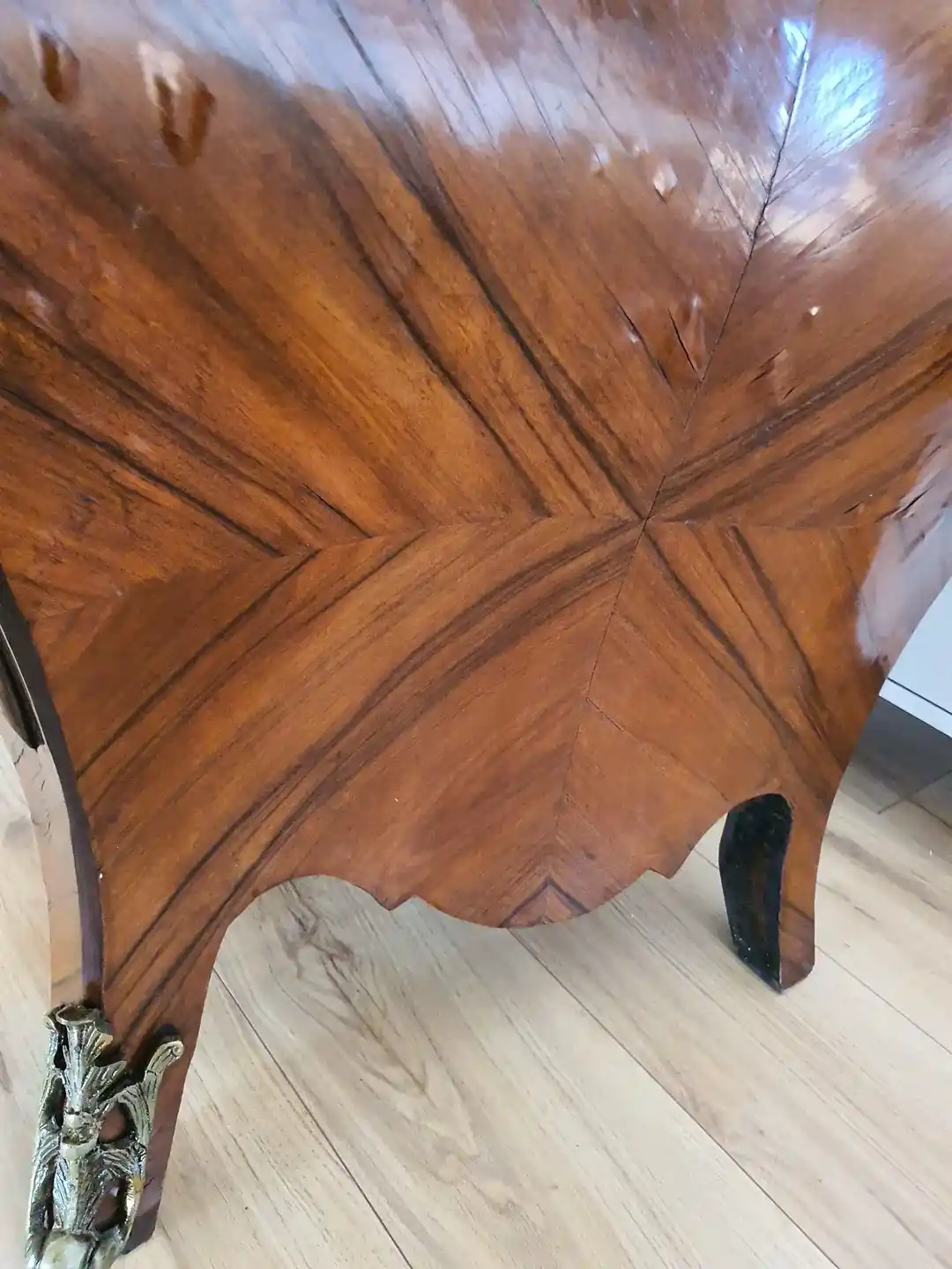 Ahşap Kaplama Mobilyaların Restorasyonunda Dikkat Edilmesi Gereken Temel Noktalar ve Uzman Yaklaşımları