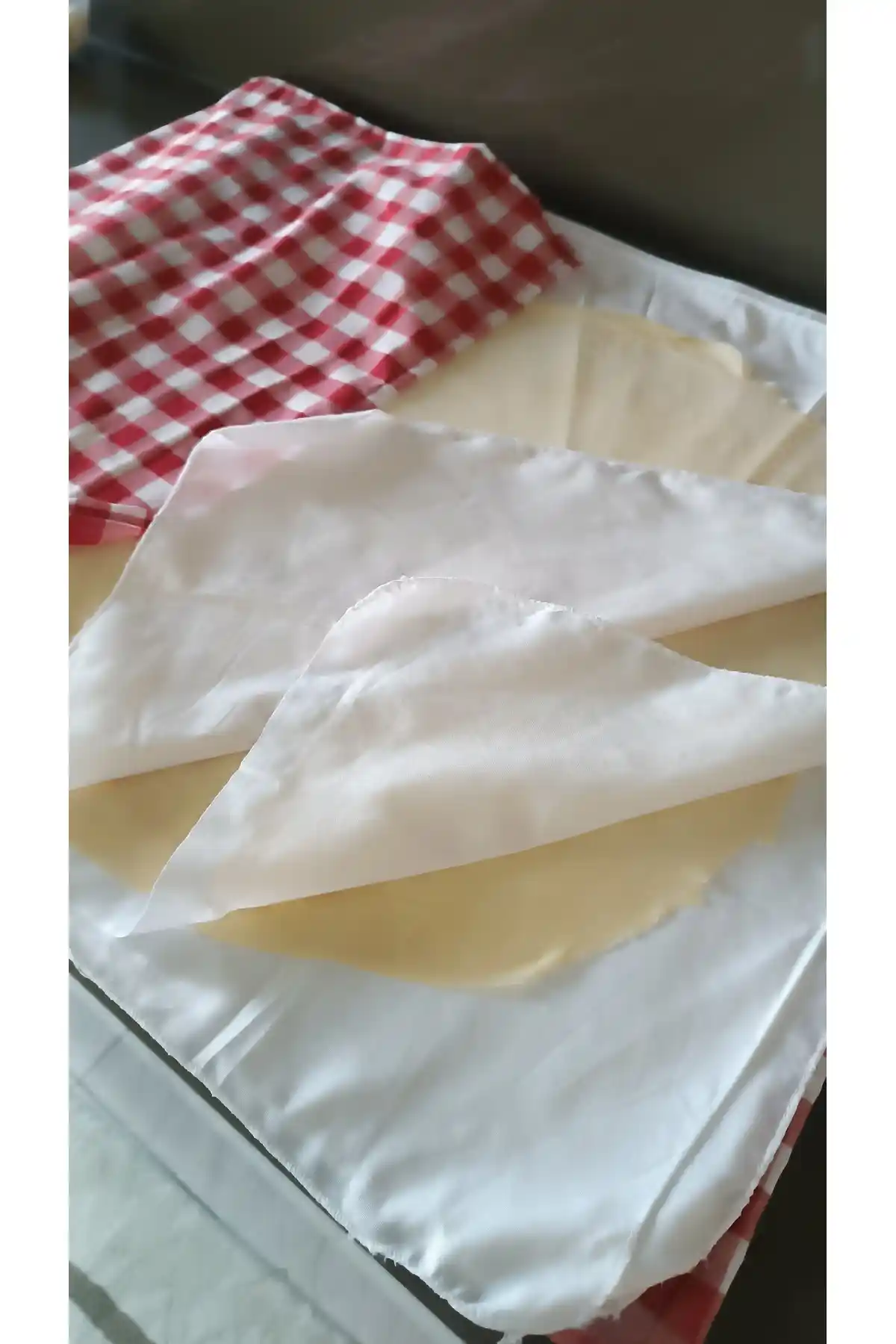 Ayşemce Yufka Defteri Kitabı Mantı Su Böreği Yufka Serme Örtüsü Özellikleri ve Kullanım Avantajları