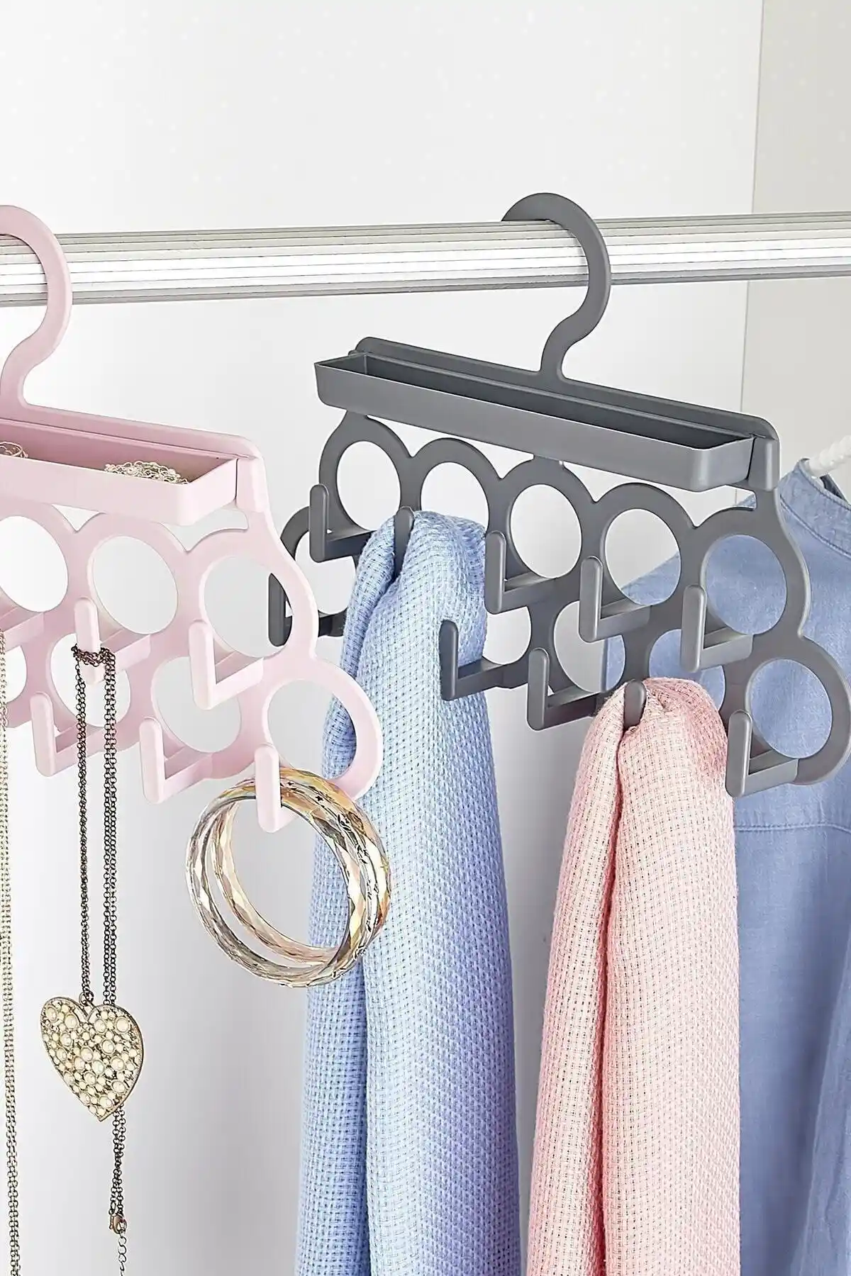 Bastonlu Çok Amaçlı Takı Askısı Renkli: Dayanıklı ve Estetik Tasarım ile Düzen Sağlar