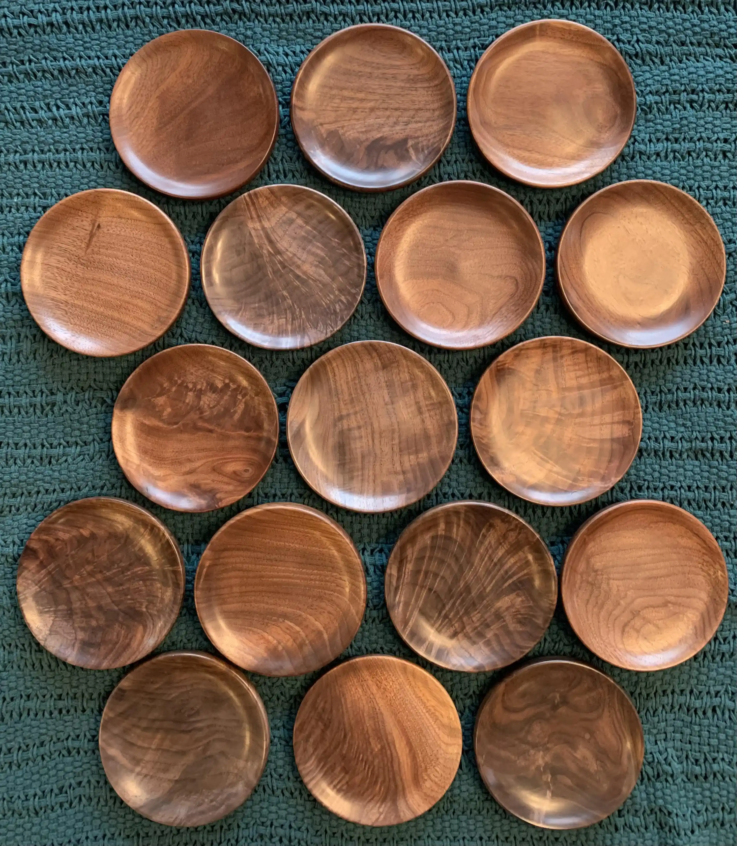 Ceviz Ağacından Döndürülmüş Valet Tepsileri: Üretim Süreci ve Teknik Detaylar