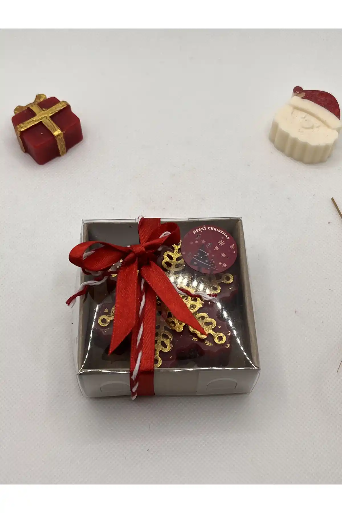 El Yapımı Kırmızı Dekoratif Mum Yılbaşı ve Özel Günler İçin Tasarım