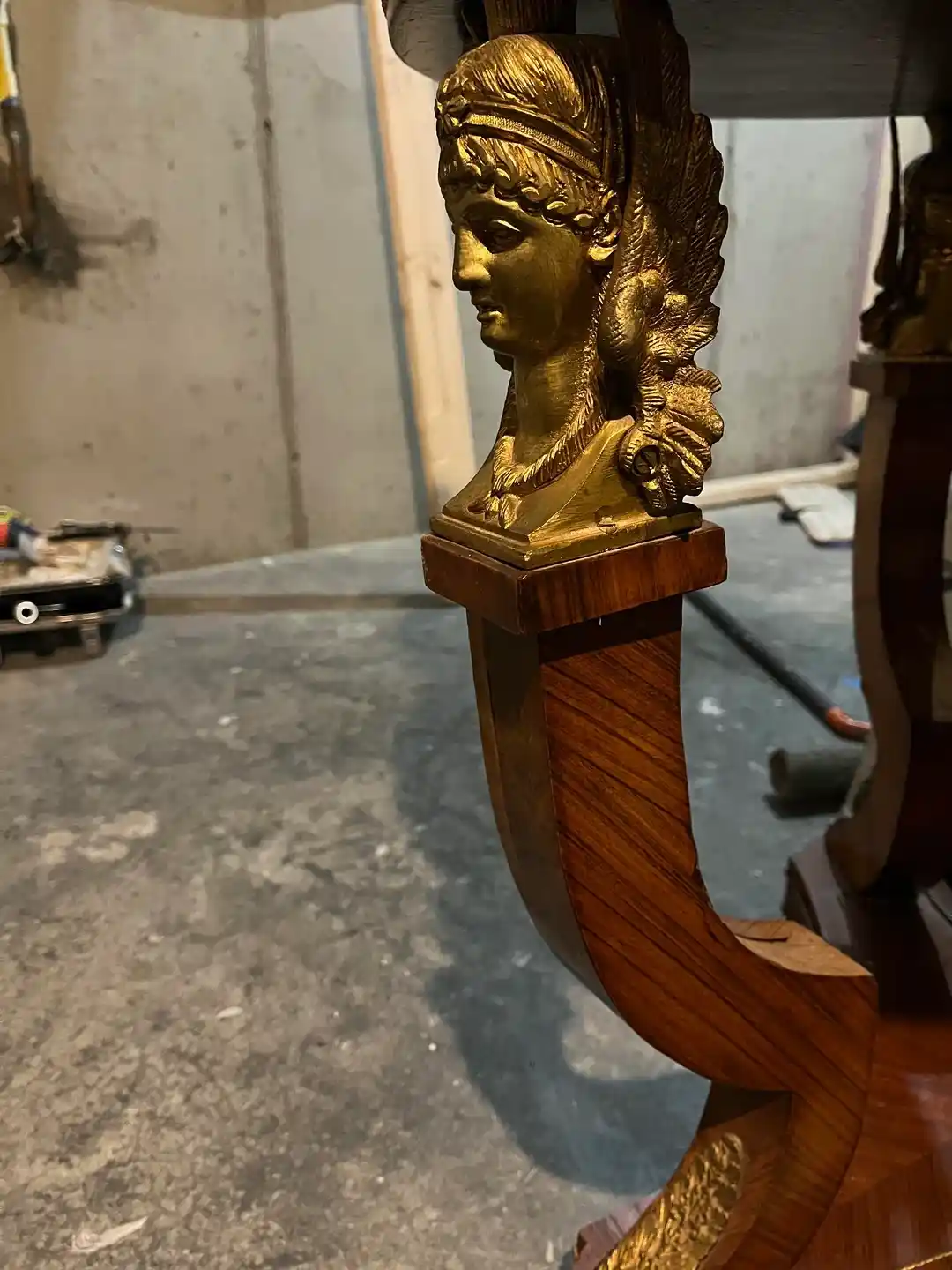 Empire Tarzı Mermer Masalarda Kingwood ve Rosewood Kaplama Türleri ile Onarım Yöntemleri