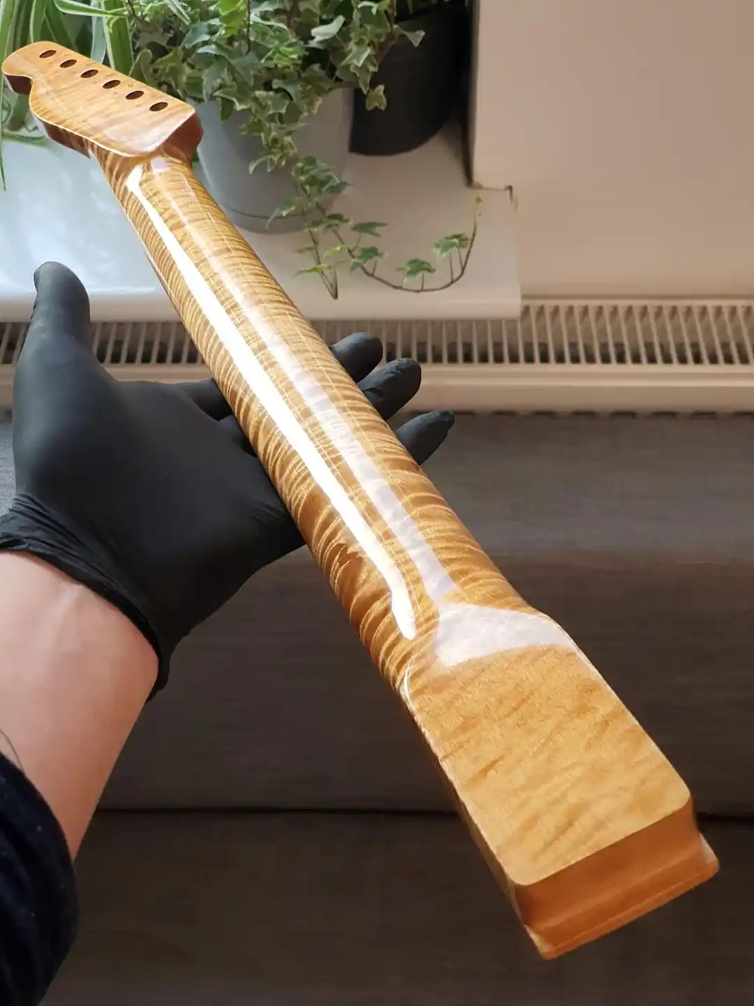 Fransız Cila Uygulamasında Geleneksel Reçine Katkılarıyla Yüzey Dayanıklılığı ve Parlaklık Artışı