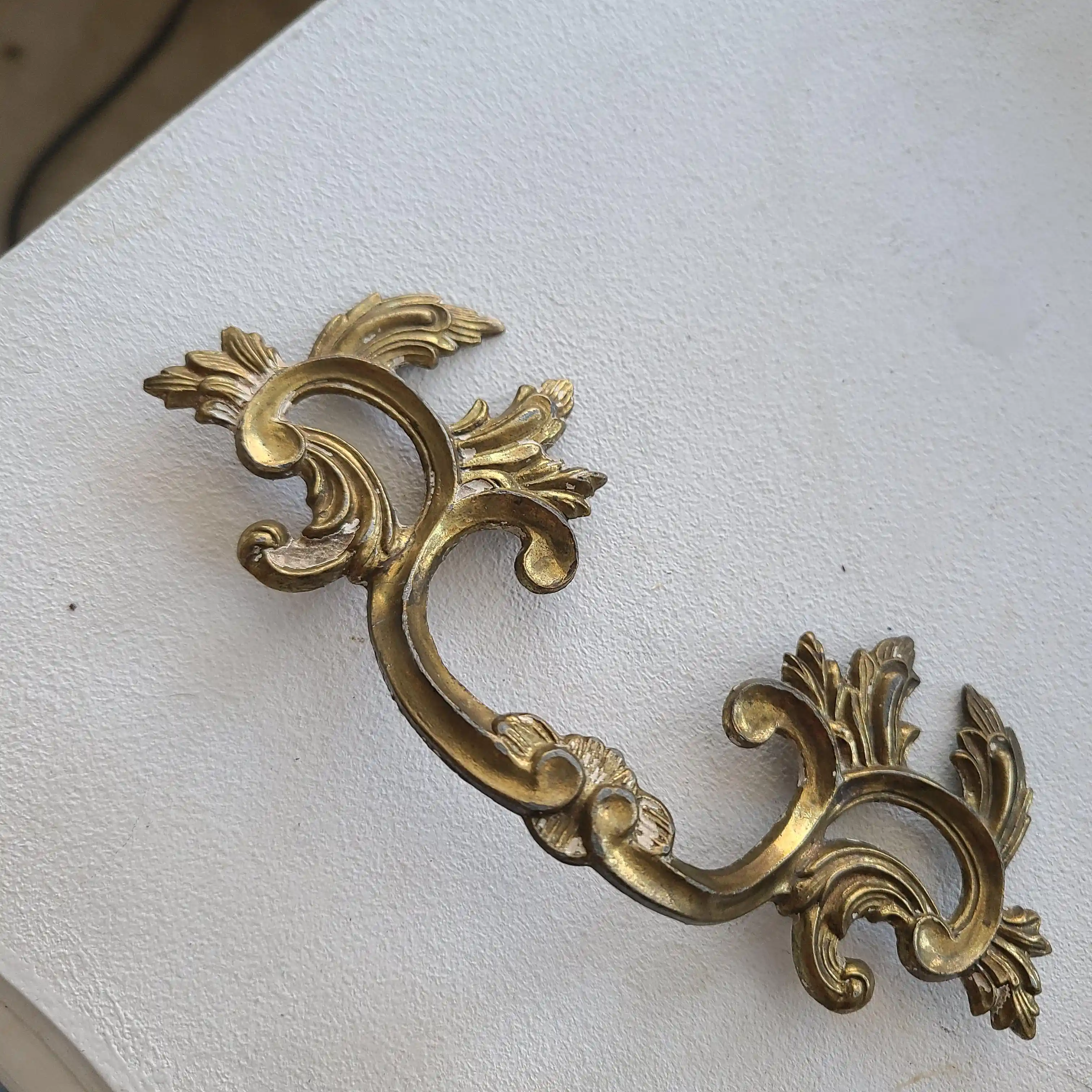 Kaplamalı Pirinç ve Tam Pirinç Malzemelerin Özellikleri ve Restorasyon Yöntemleri