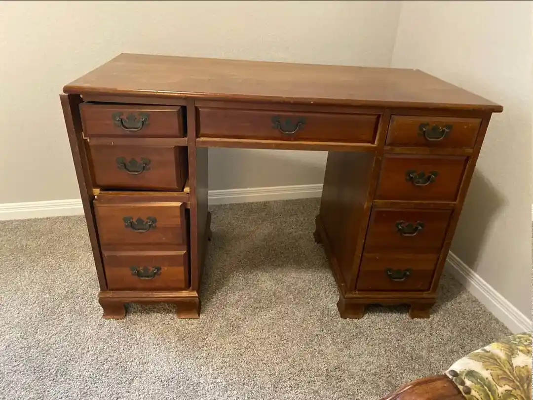 Köşe Bulunan Eski Masanın Restorasyonunda Yapısal Onarım ve Yüzey İşlemleri