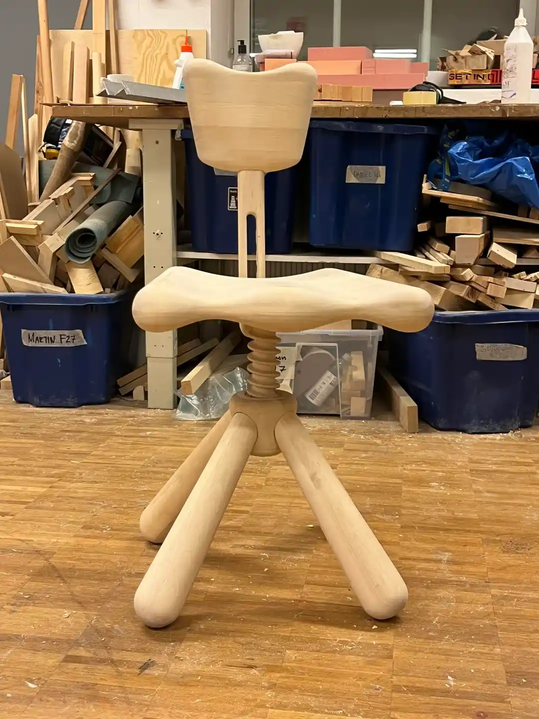 Masif Huş Ağacından Tasarlanmış Ergonomik ve Dayanıklı Ofis Sandalyesi