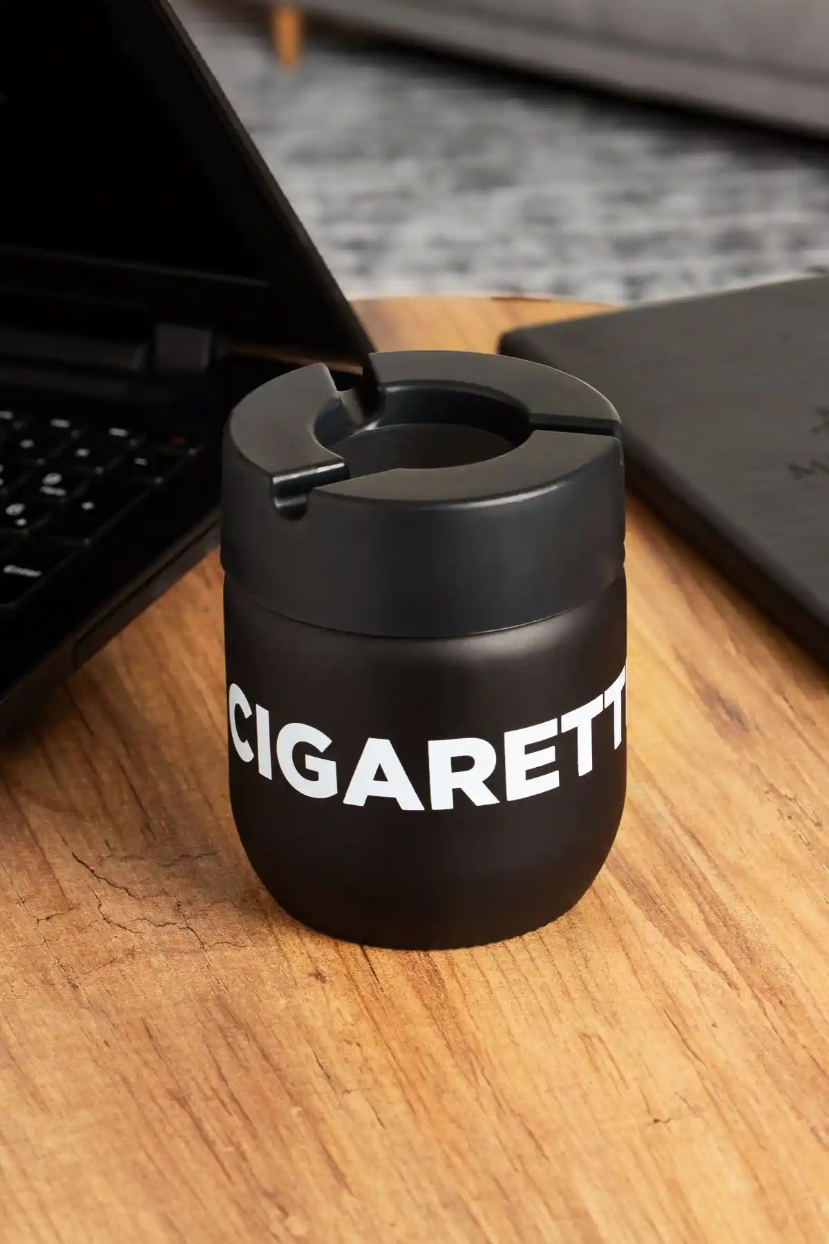 Modern Siyah Kokusuz Cam Küllük Ev ve Araç İçi Kullanım İçin Uygun