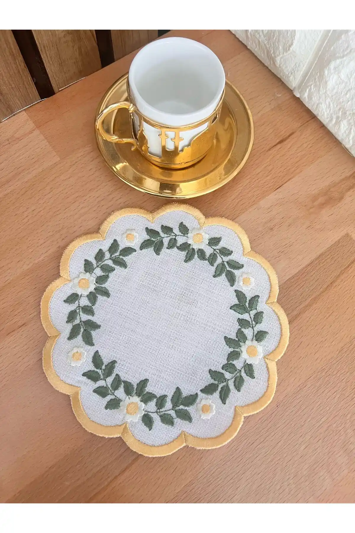 Nakışkonsept Papatya Çelenk Kokteyl Peçete Şık ve Dayanıklı Doğal Keten Malzeme ile