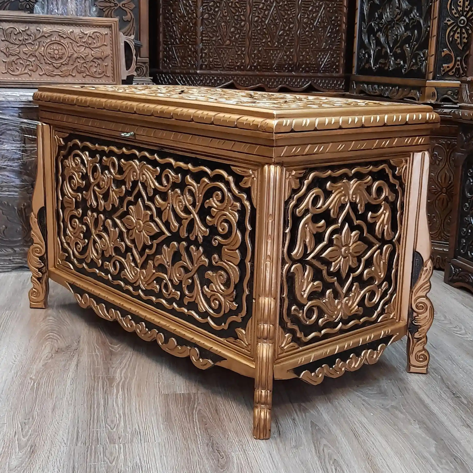 Ahşap Çeyiz Sandığı: Geleneksel ve Modern Tasarımlarla Evlilik Hazırlıklarında Öne Çıkan Saklama ve Dekorasyon Unsuru