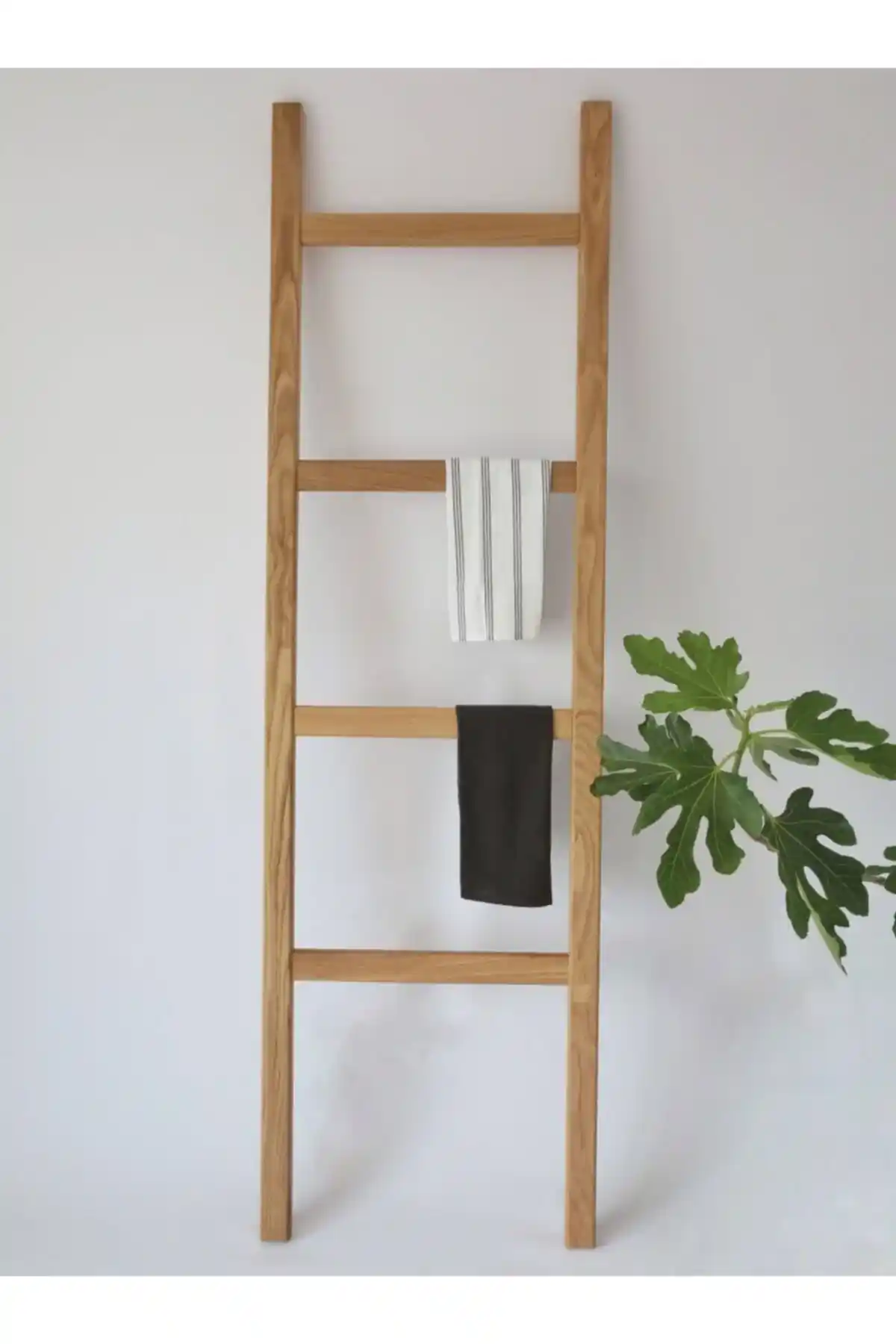 Ahşap Dekoratif Merdivenler: Estetik ve Fonksiyonelliğin Modern İç Mekanlara Katkısı