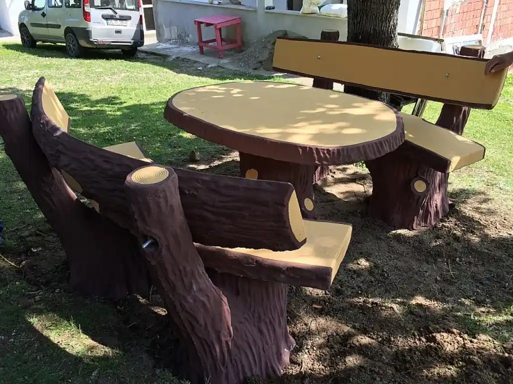 Ahşap Görünümlü Beton Masa: Modern ve Dayanıklı Tasarım Çözümünün Özellikleri ve Kullanım Alanları