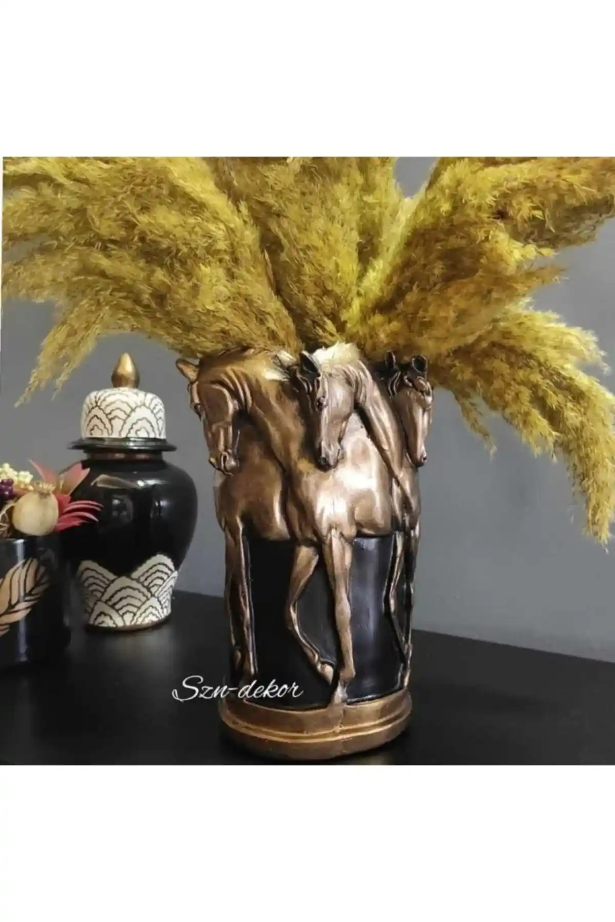 Atlı Vazo Dekorasyonunda At Figürlerinin Estetik ve Sembolik Önemi