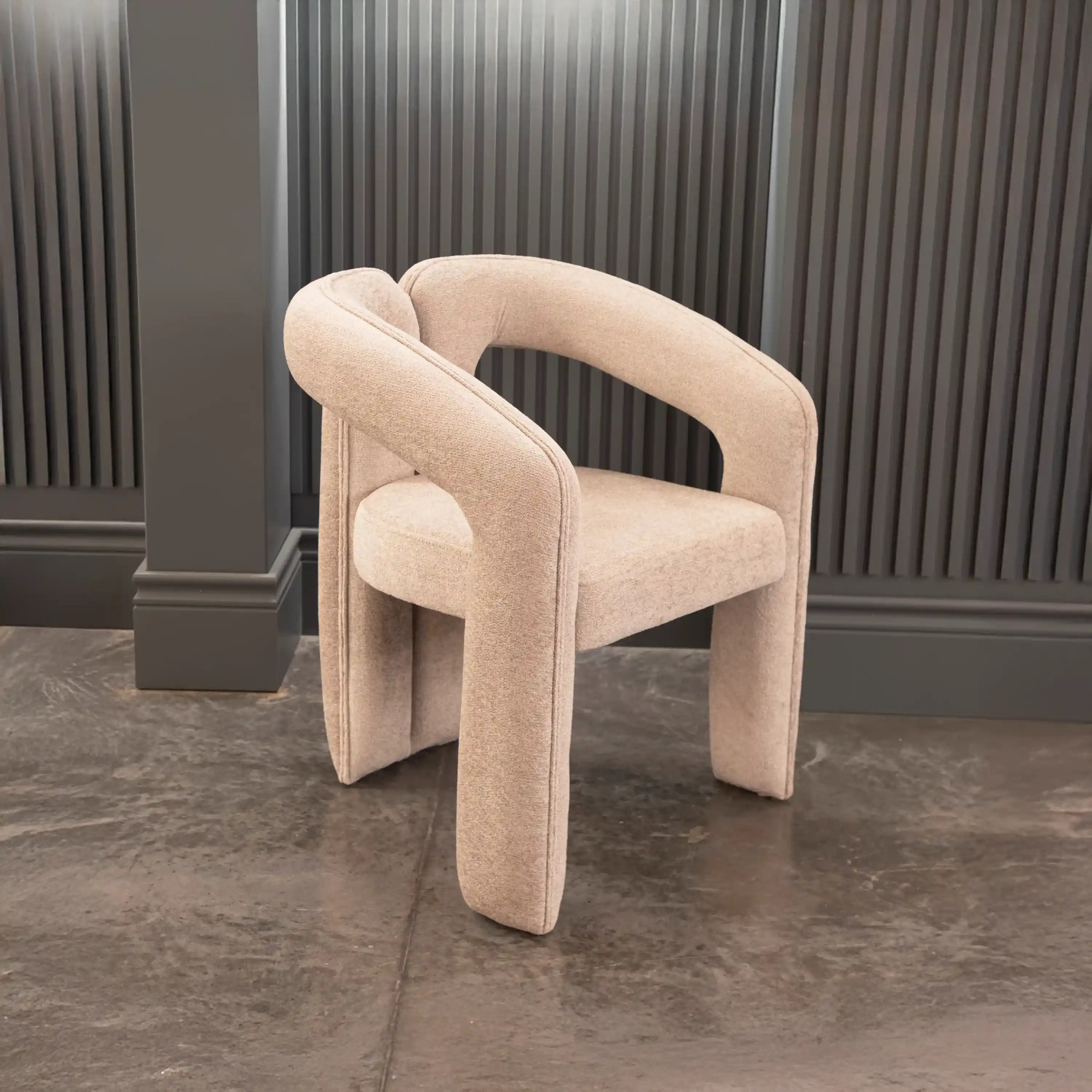 Bej Rengi Sandalyeler Dekorasyonda Sakinlik ve Şıklığın Anahtarı Oluyor