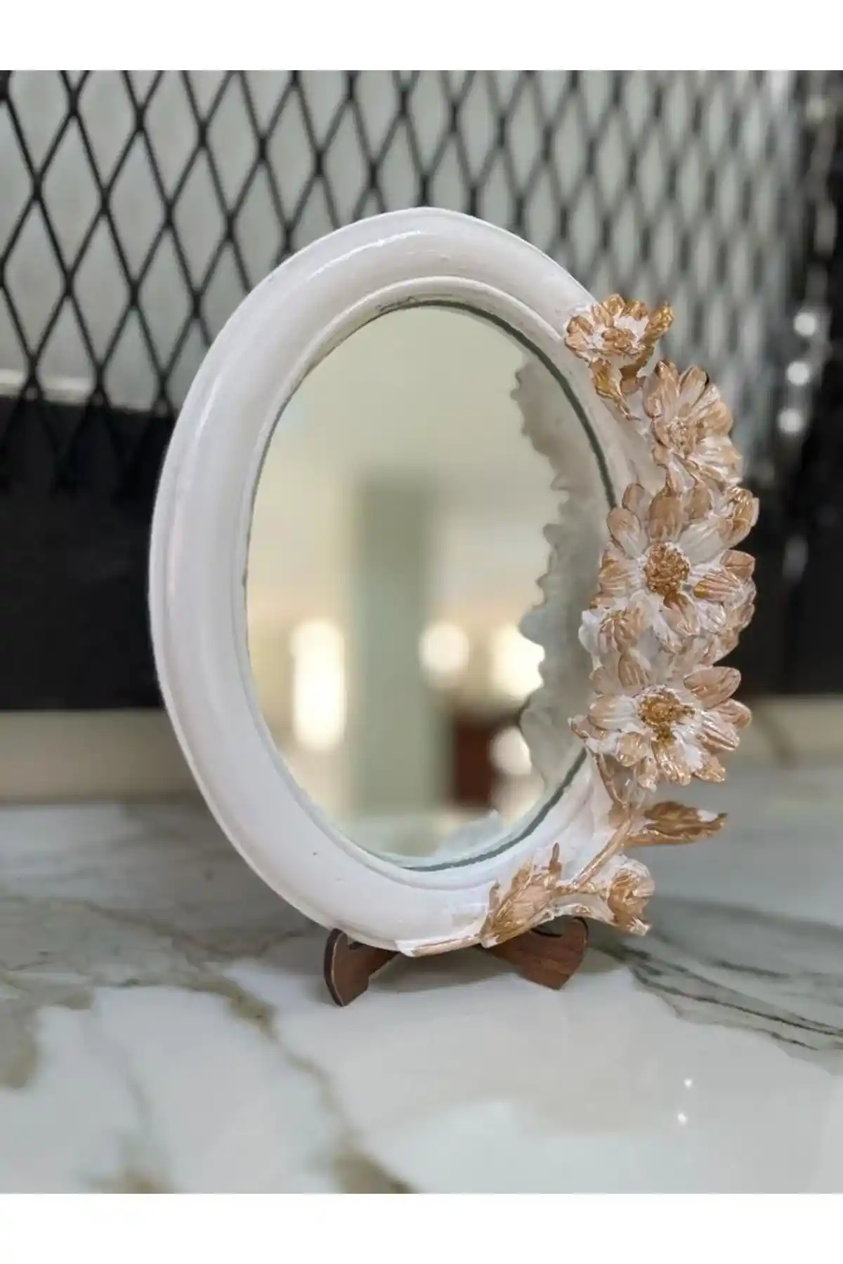 Dekoratif Masa Aynaları: Estetik ve Fonksiyonelliği Bir Arada Sunan İç Mekan Çözümleri