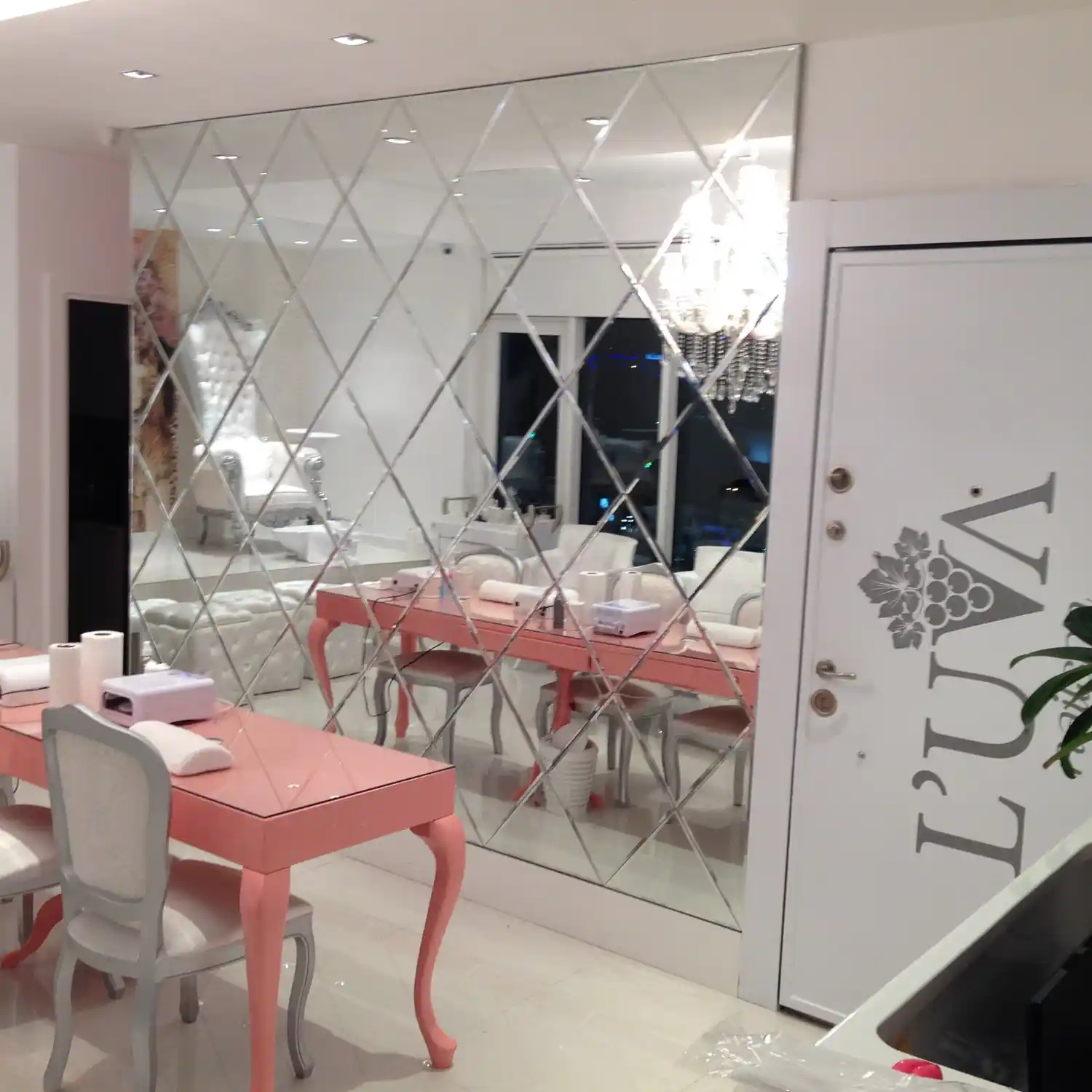 Desenli Aynalar ile Mekanlara Estetik ve Fonksiyonellik Katmanın Yolları