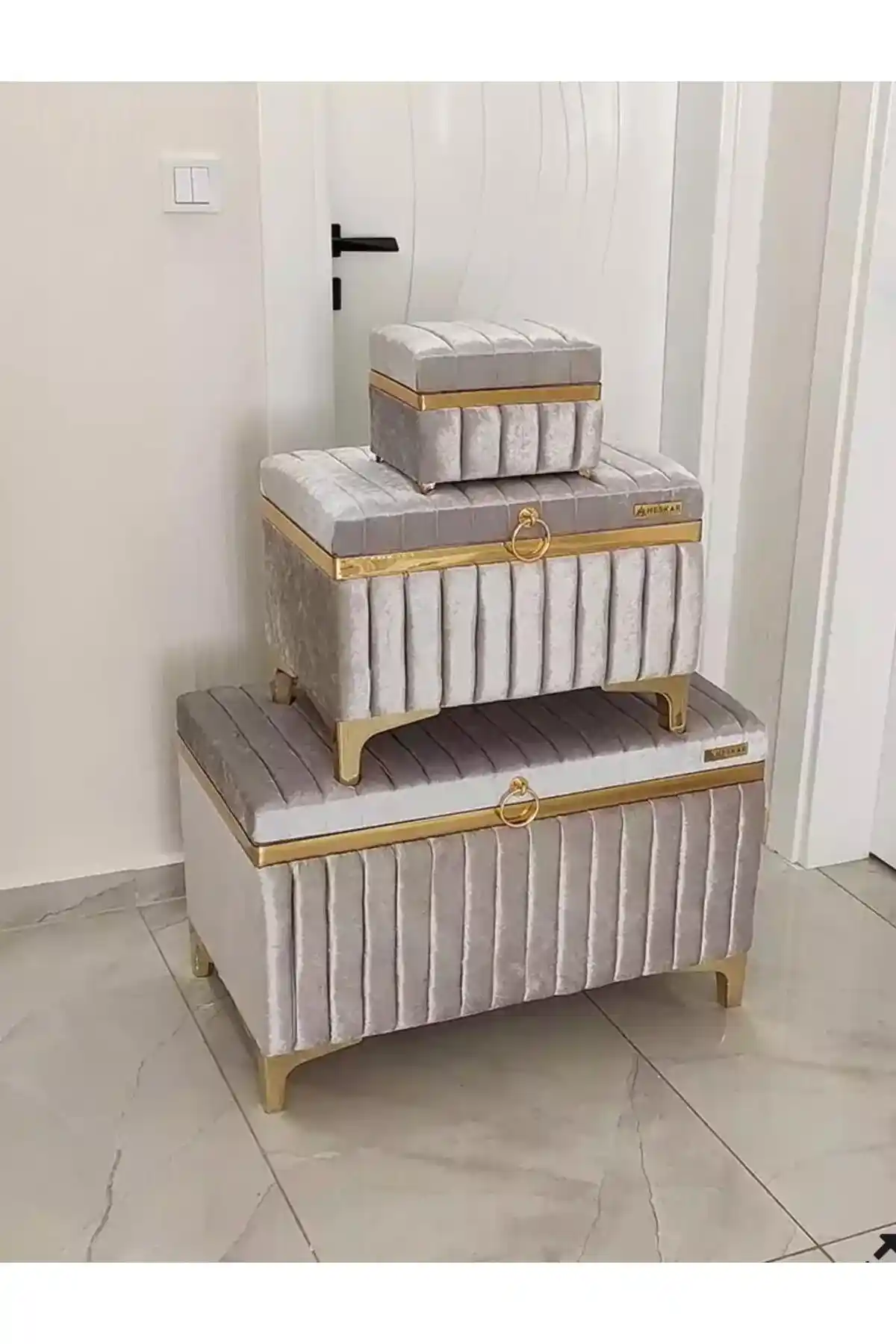 Geleneksel ve Fonksiyonel 3'lü Çeyiz Sandığı Tasarımı ve Kullanım Özellikleri