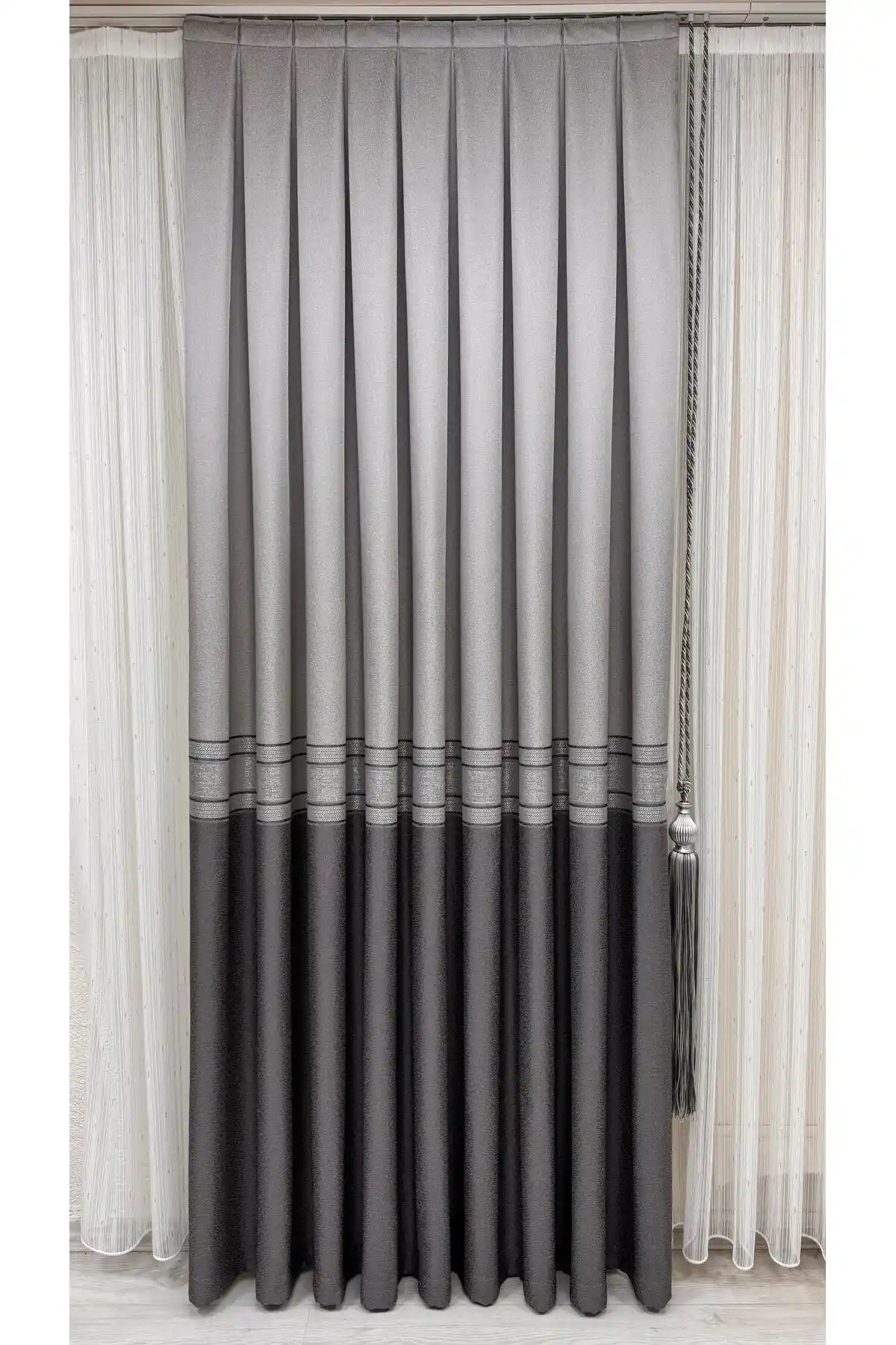 Gri Panjur Perde: Modern ve Fonksiyonel Dekorasyon Unsuru Olarak Kullanımı ve Avantajları