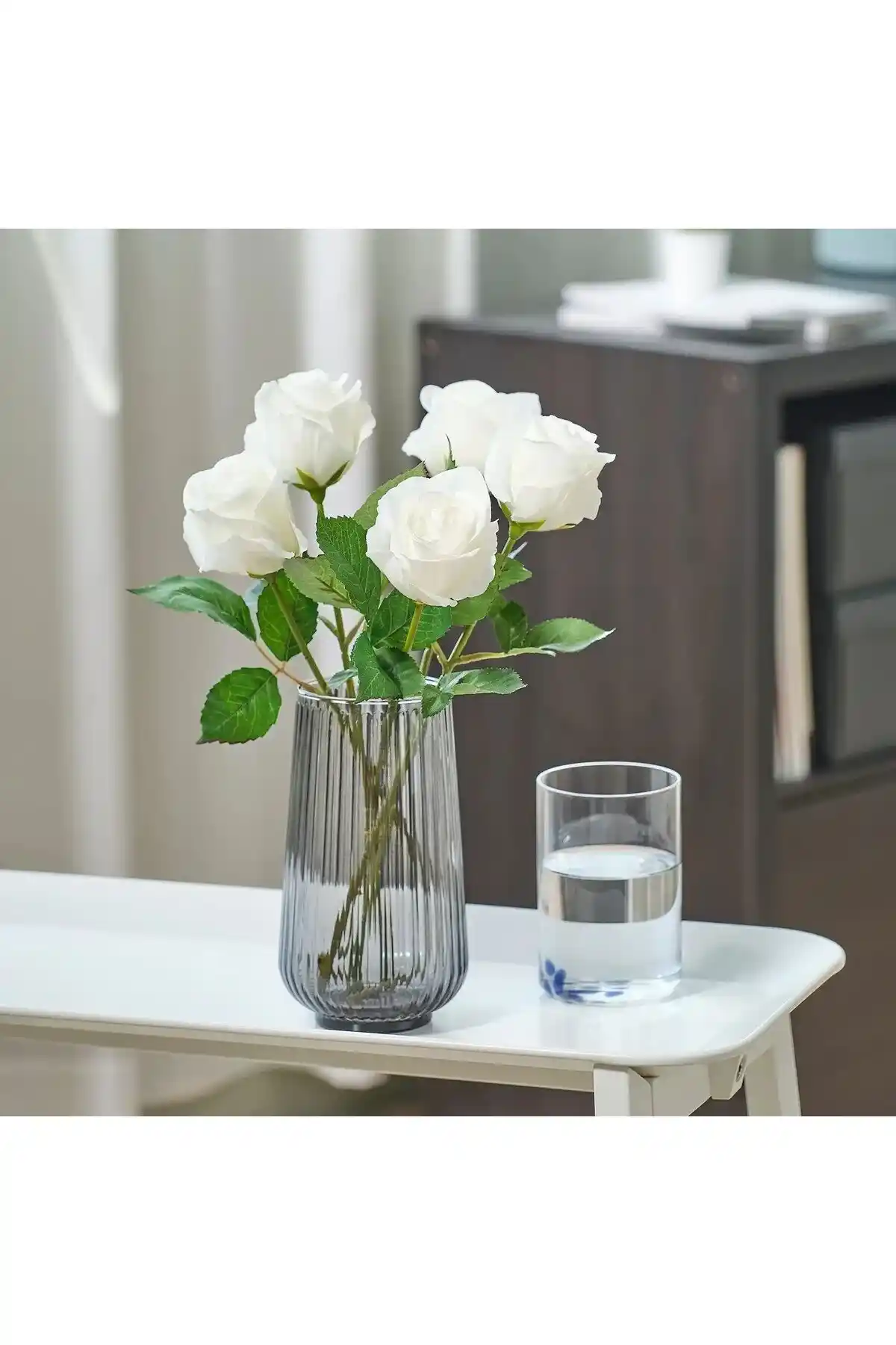 İç Mekân Dekorasyonunda Dekoratif Çiçeklerin Rolü ve IKEA Ürünleri