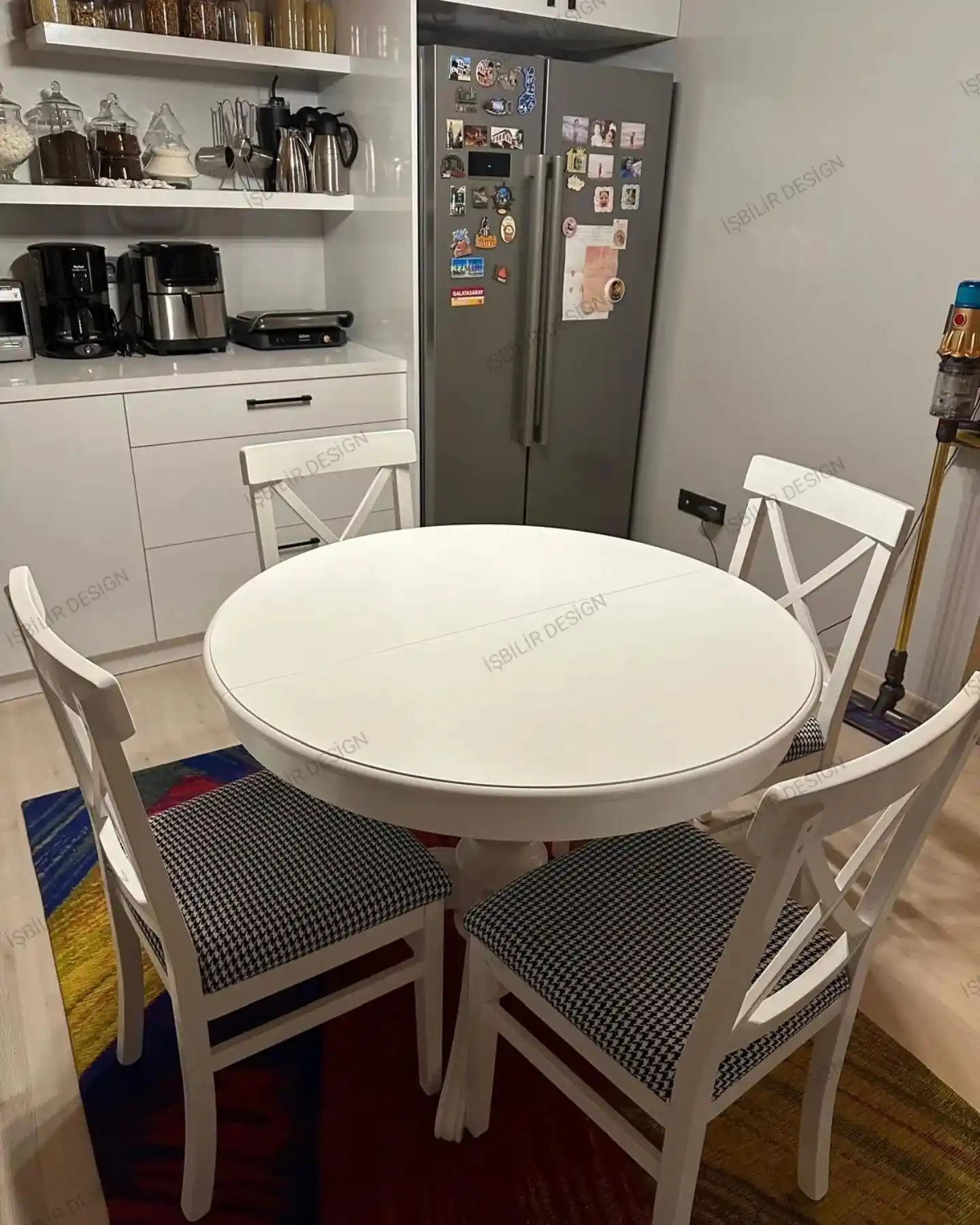 İkea Çapraz Sandalye: Modern Tasarım ve Çok Yönlü Kullanım Özellikleri