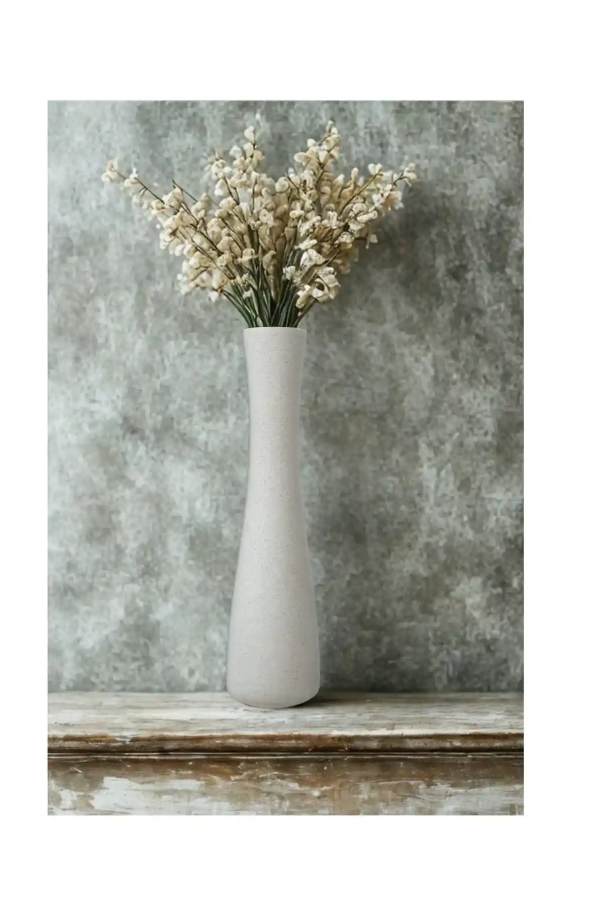 İnce Belli Vazolar: Zarif ve Şık Dekorasyon Unsuru Olarak Kullanım ve Bakım İpuçları