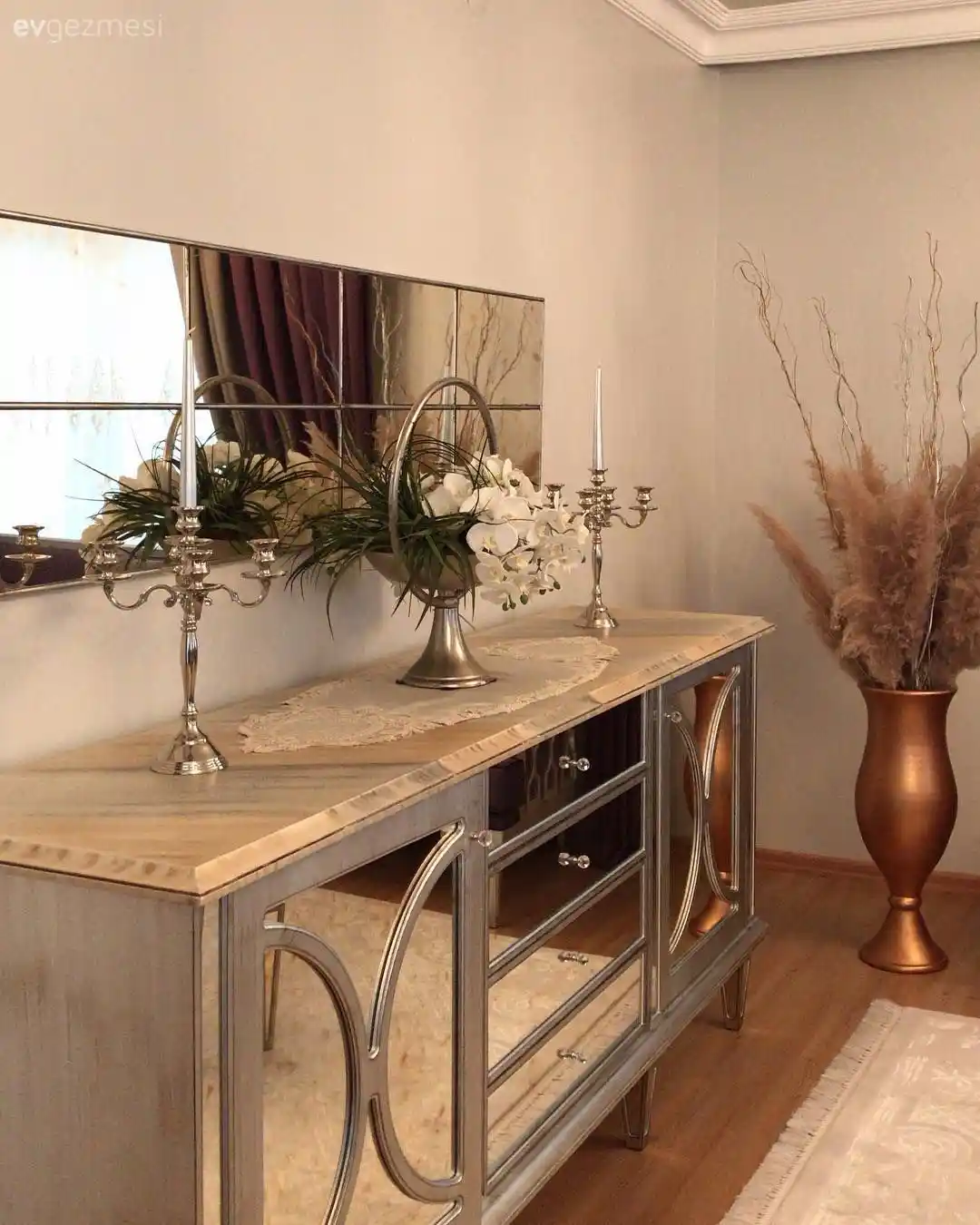 Konsol Üstü Dekorasyon İpuçları ve Mekânınıza Şıklık Katmanın Yolları