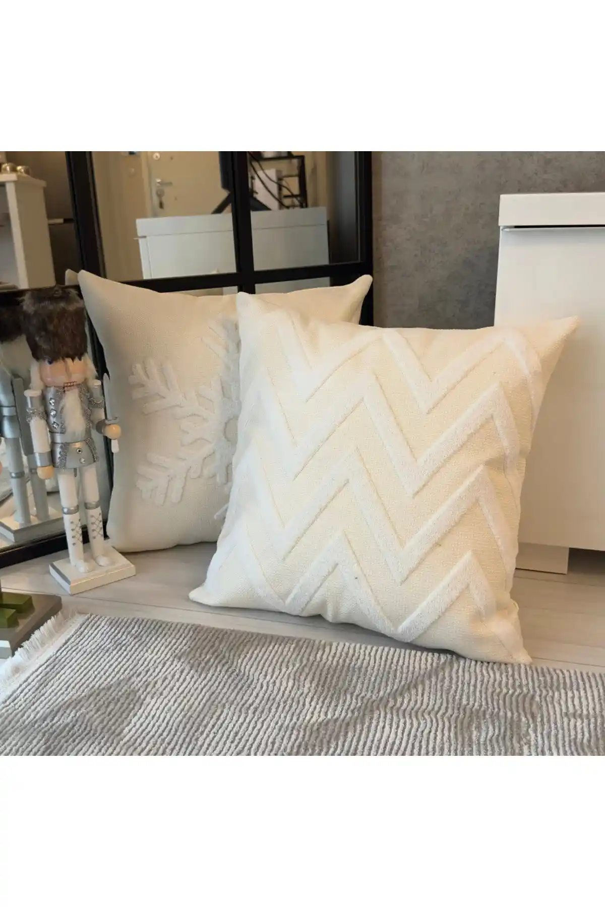 Krem Rengi Kırlentler: Dekorasyonda Zarafet ve Uyum Sağlayan Çok Yönlü Seçenekler