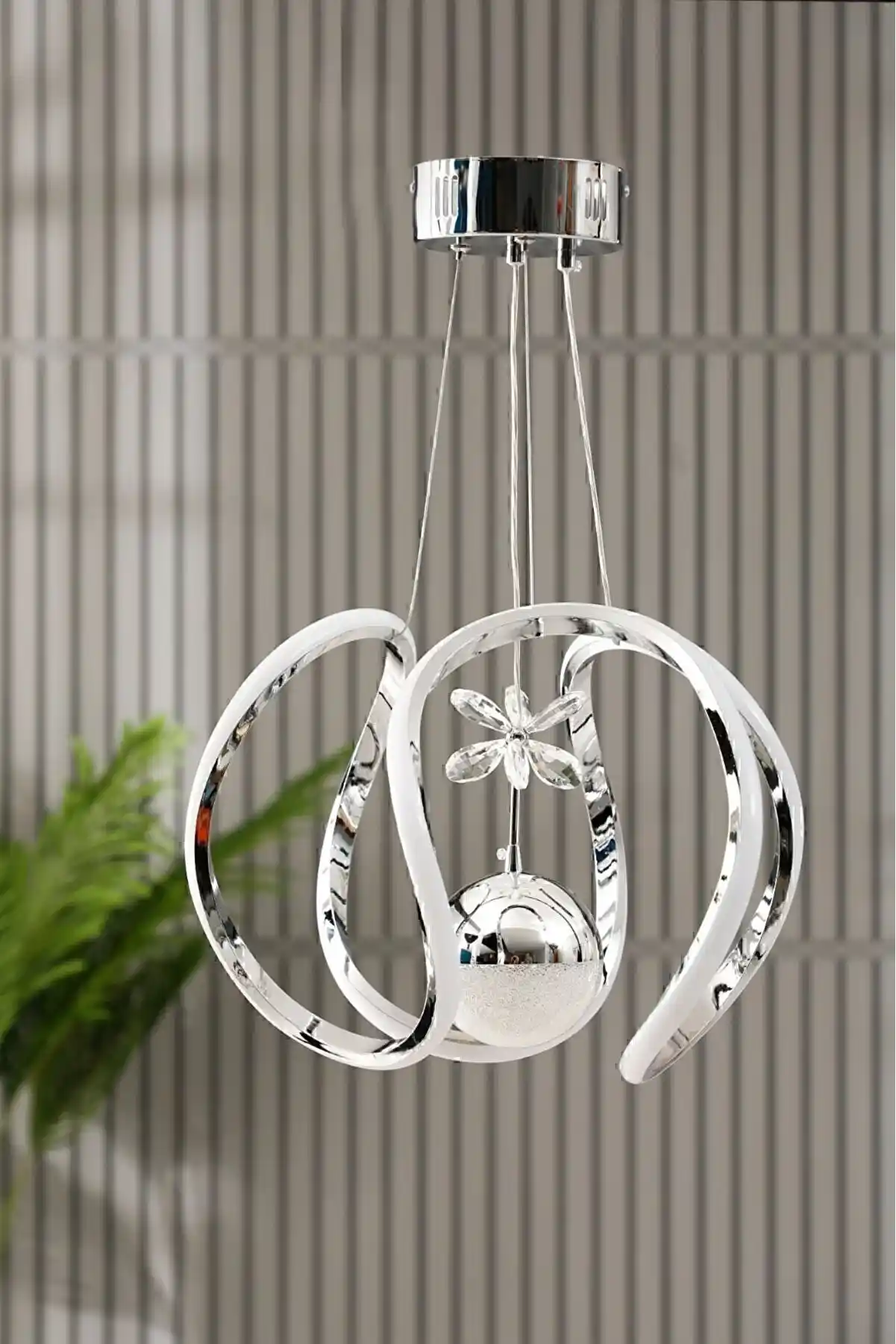 Limni'de Taçlı LED Avize ile Modern ve Şık Ev Dekorasyonu Çözümleri