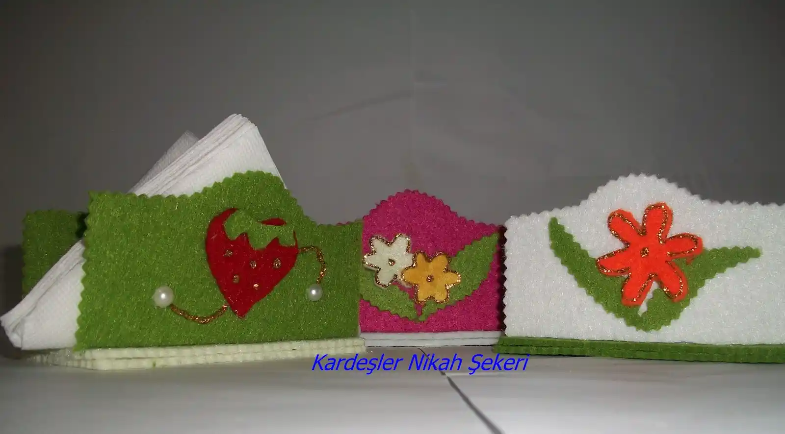 Masa Peçeteliği: Estetik ve Fonksiyonellik Sunan Masa Dekorasyon Ürünü