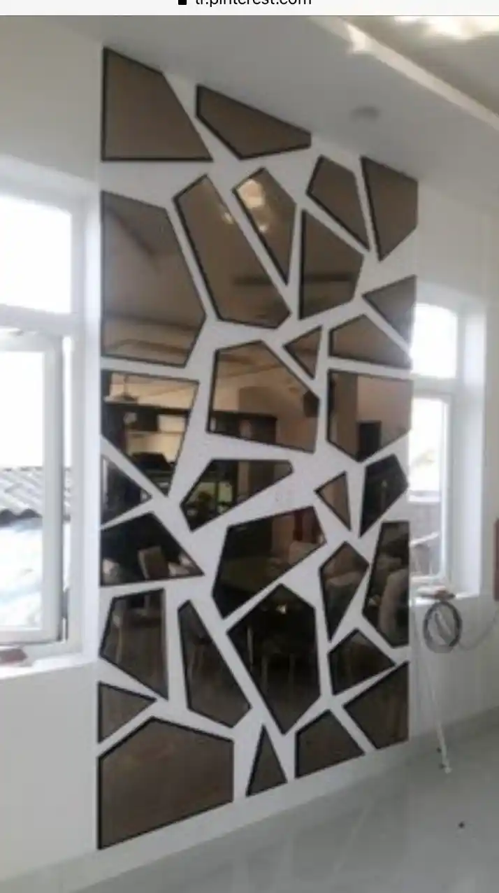 Parçalı Aynalar ile İç Mekanlara Estetik ve Çok Yönlü Dekorasyon Çözümleri