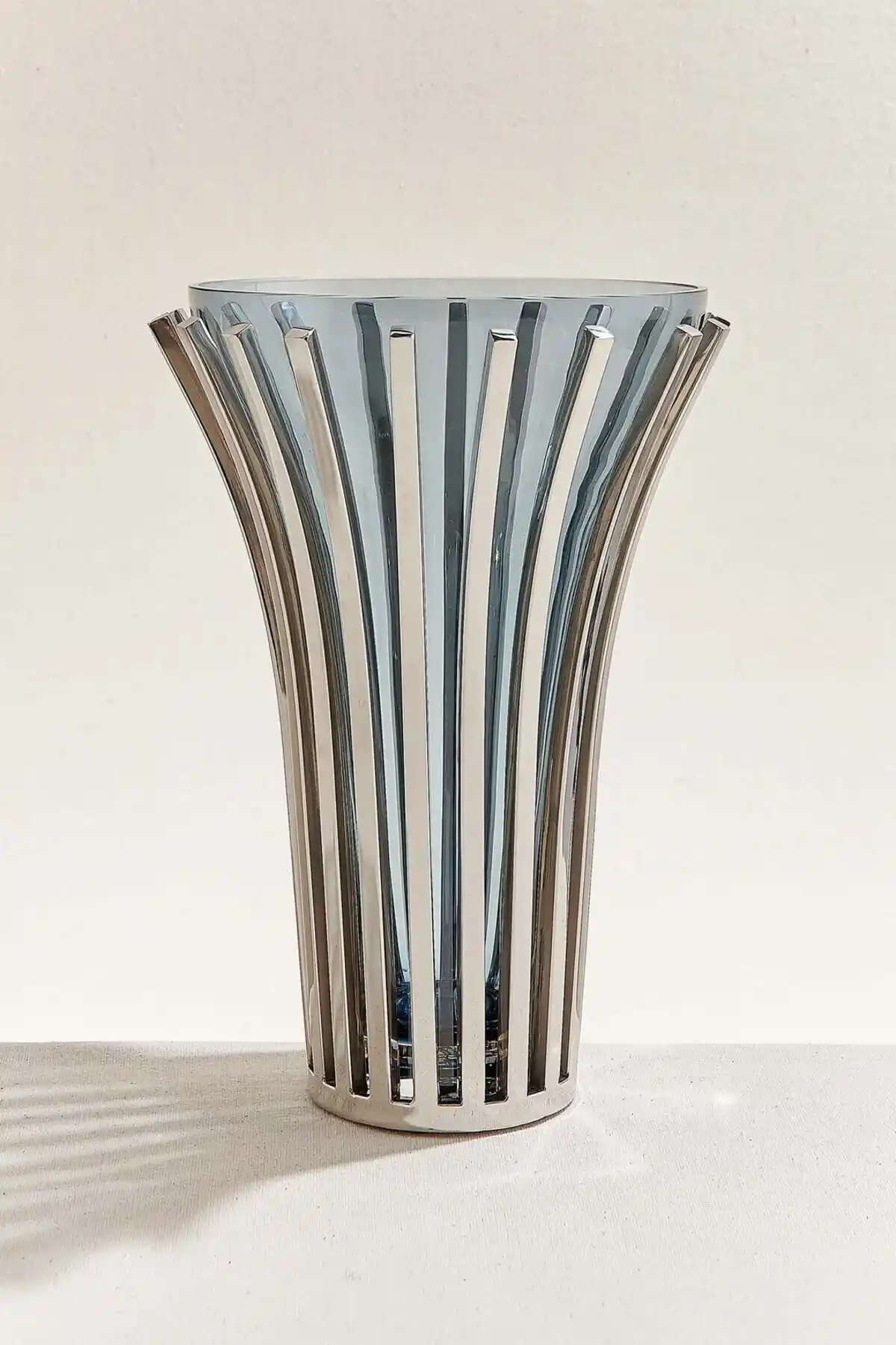 Paşabahçe Mavi Vazo: Modern ve Zarif Dekorasyon İçin Şık Cam Vazolar