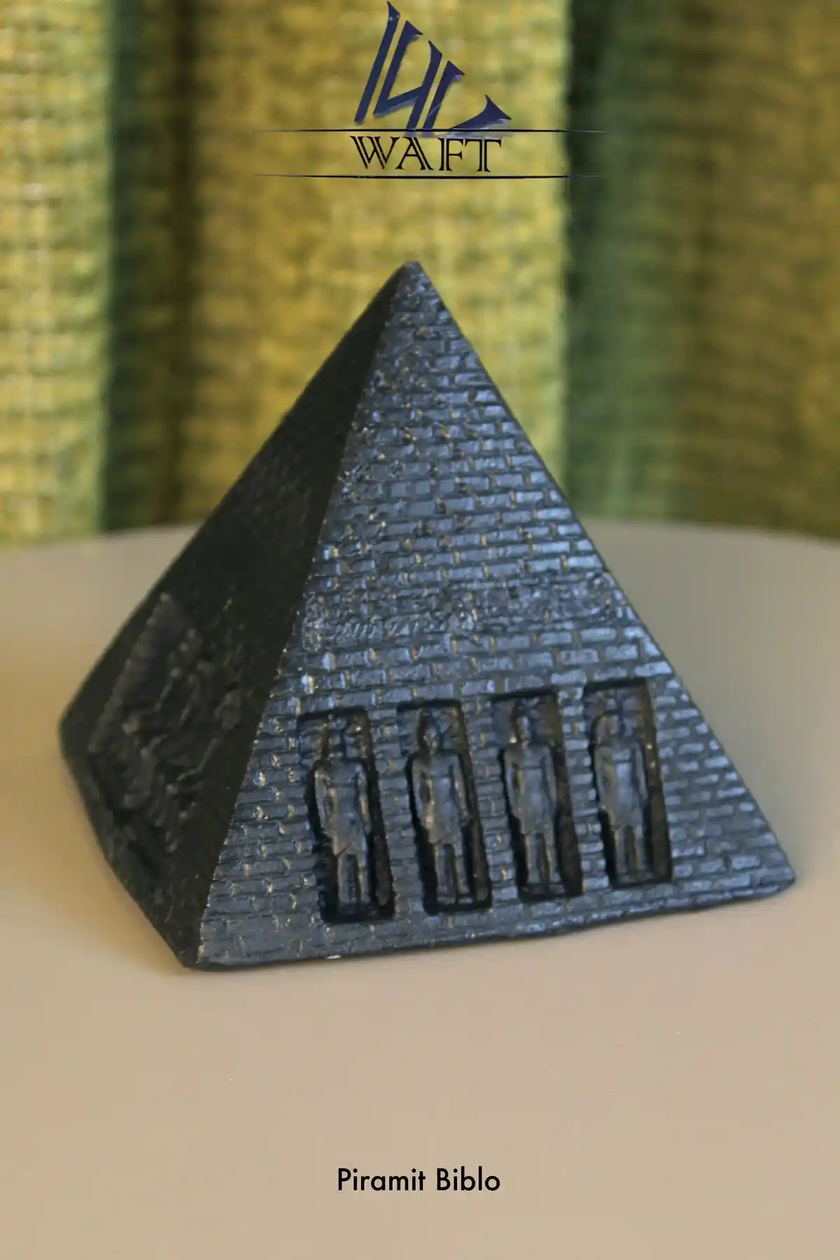 Piramit Biblo ile Evinize Zarif ve Anlamlı Bir Dekoratif Dokunuş Katın