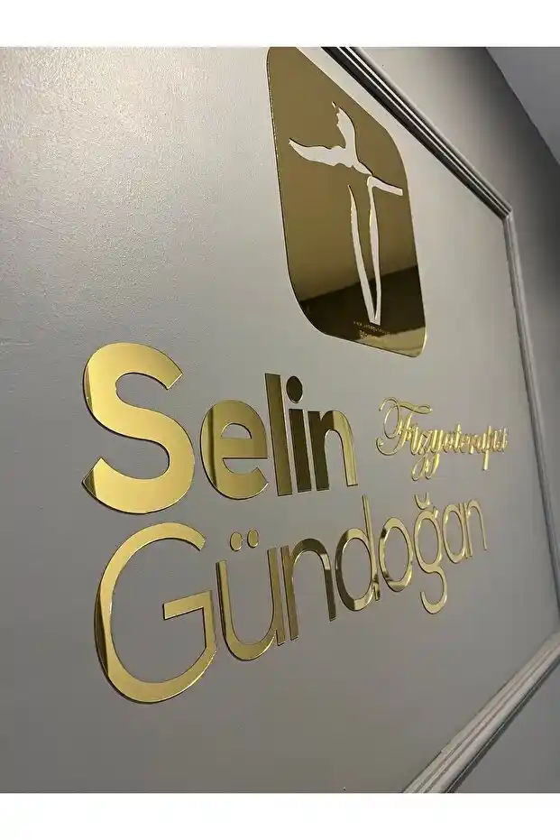 Pleksi Duvar Yazısı: Modern Mekânlara Şeffaf ve Çarpıcı Dokunuşlar