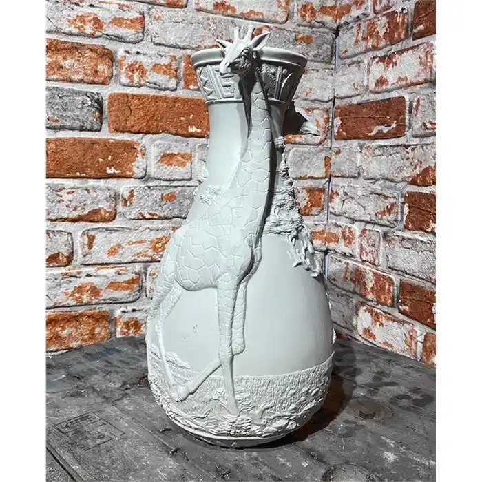 Polyester Zürafa Vazo ile Modern ve Dayanıklı Dekorasyon Unsuru Seçenekleri