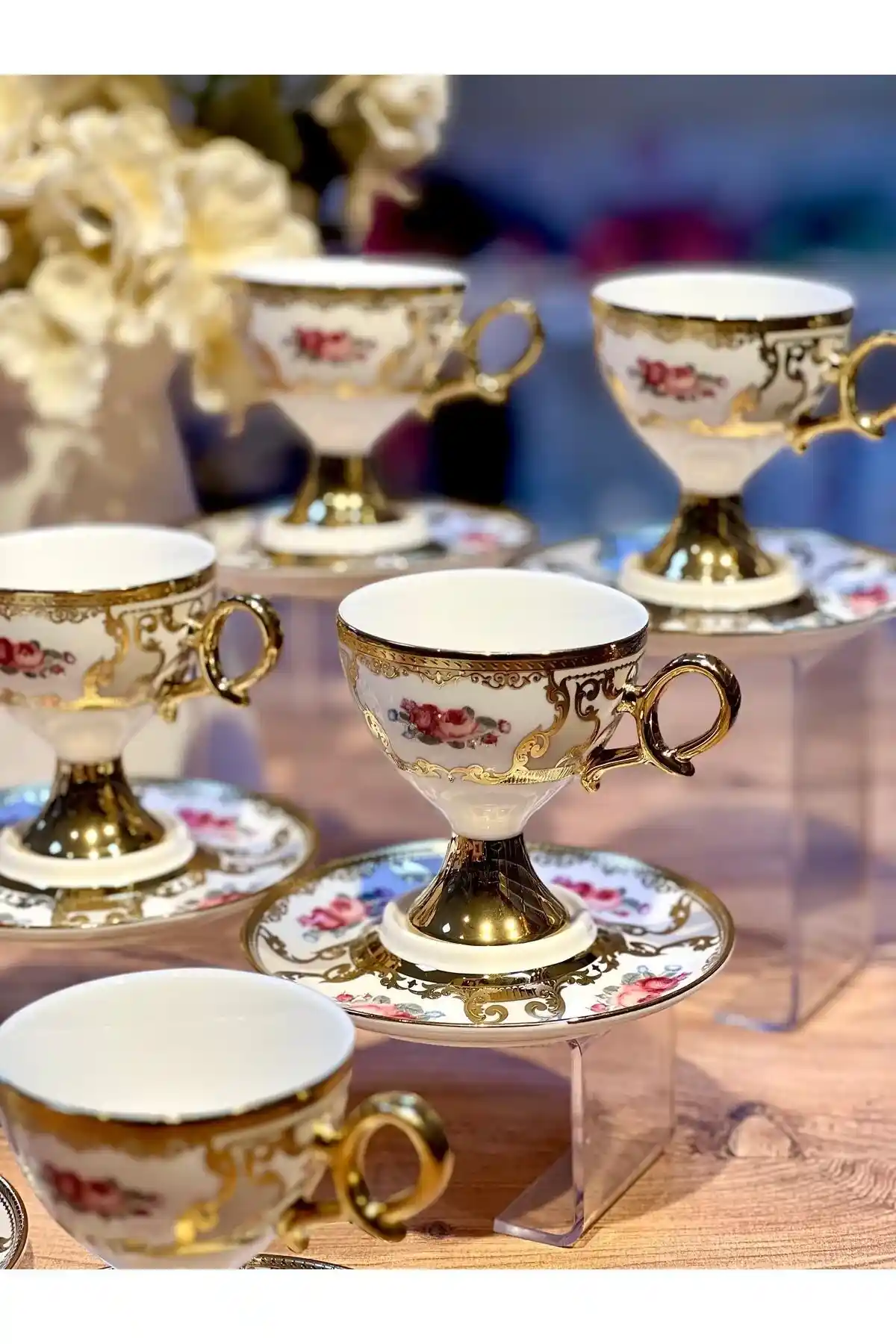 Retro Fincan Takımları ile Ev Dekorasyonunda Nostaljik ve Vintage Tarzlar Yaratarak Sıcaklık Katın