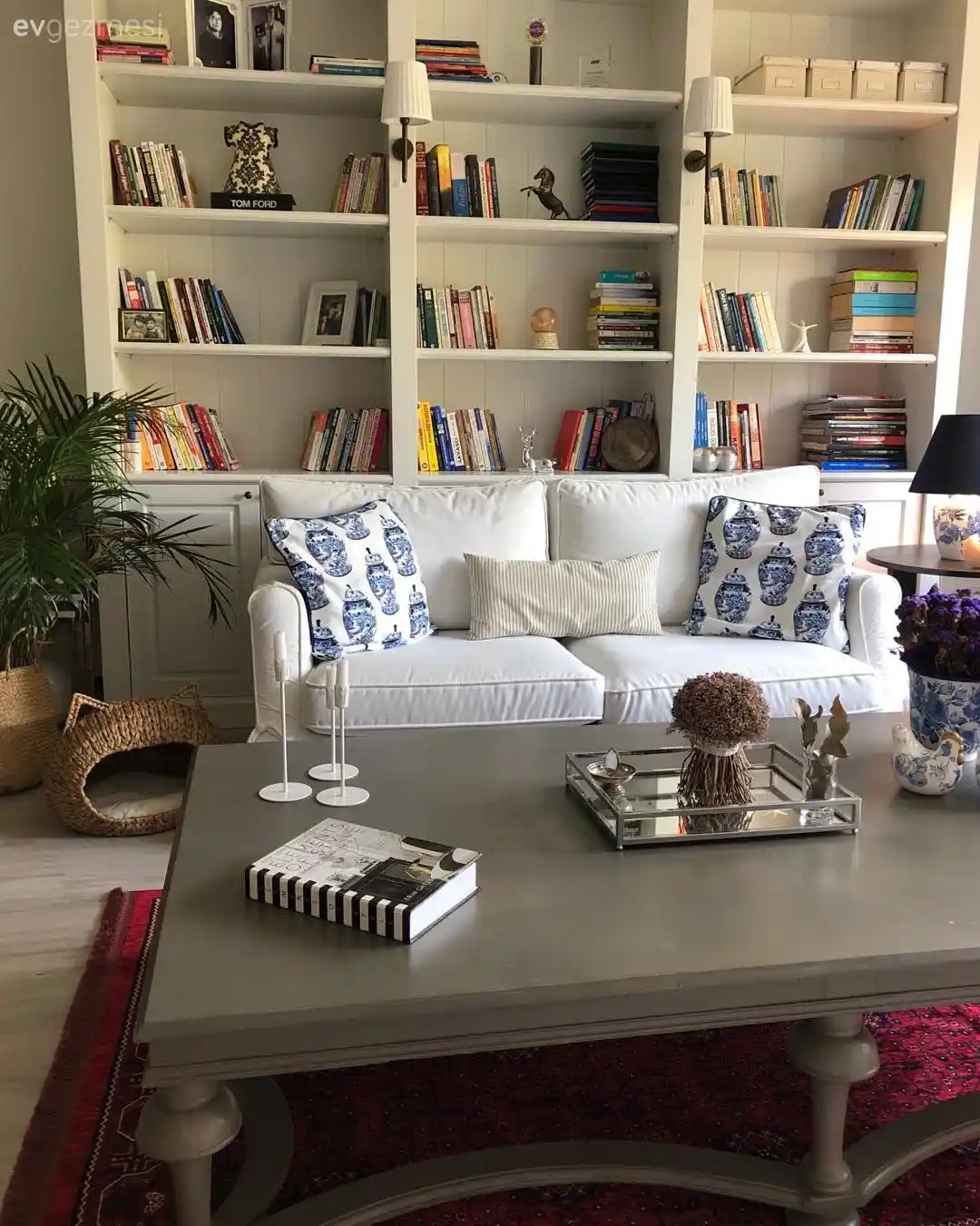 Salon Dekorasyonunda Kitaplık Seçimi ve Kullanımına Yönelik Güncel Trendler ve Tavsiyeler