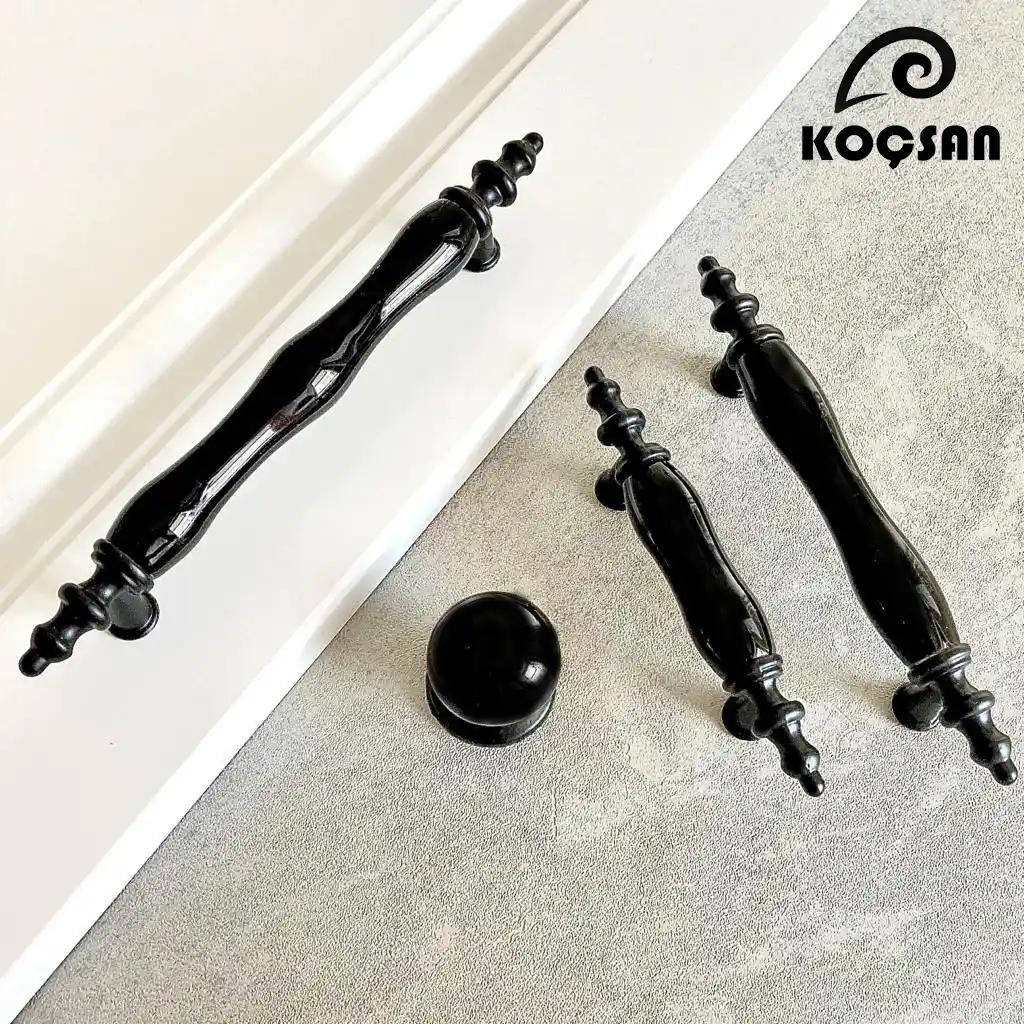 Siyah Porselen Kulplar: Estetik ve Dayanıklılığı Bir Arada Sunan Mobilya Detayları