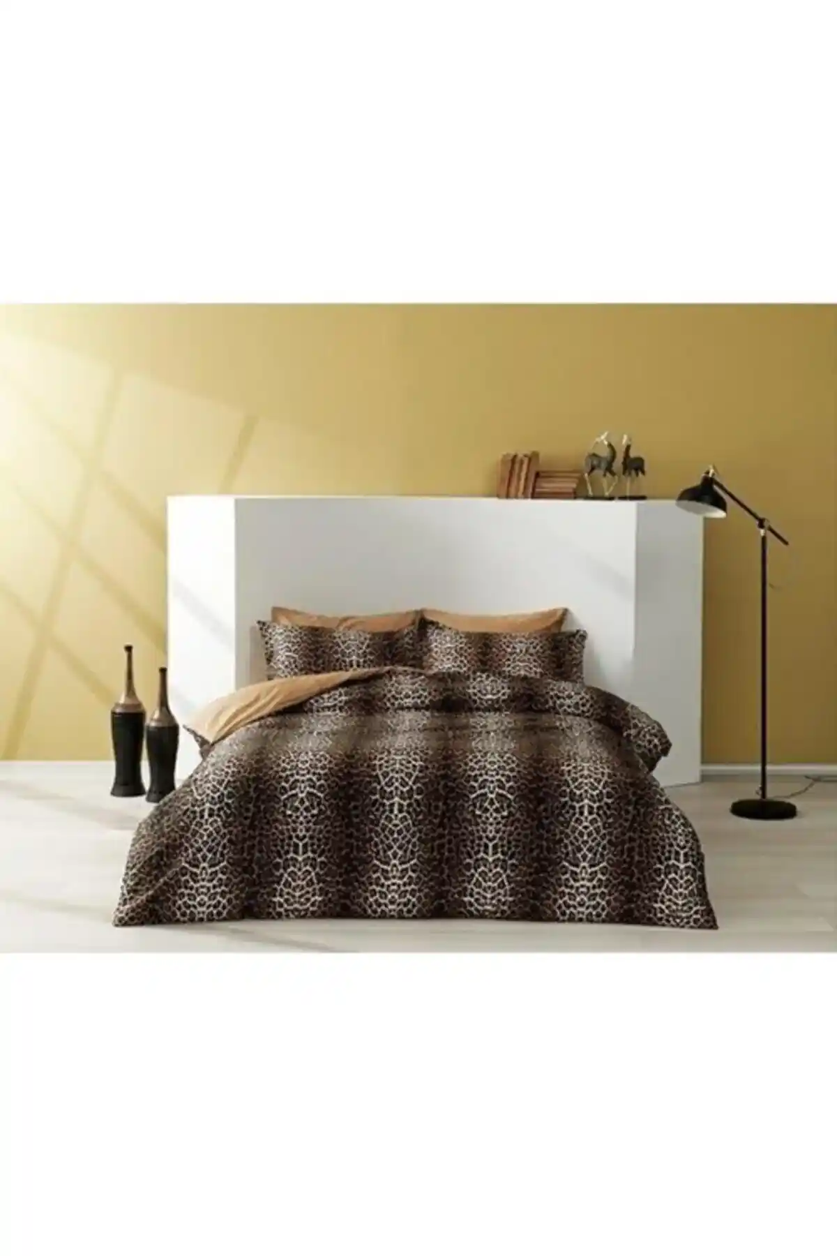 Taç Leopar Desenli Nevresim Takımı: Modern ve Dayanıklı Yatak Odası Dekoru